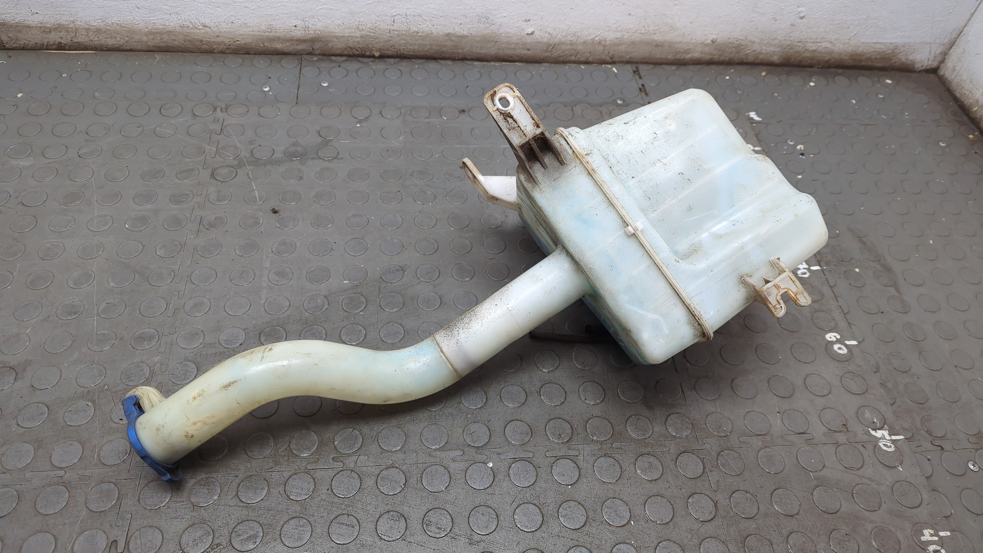 Бачок омывателя лобового стекла