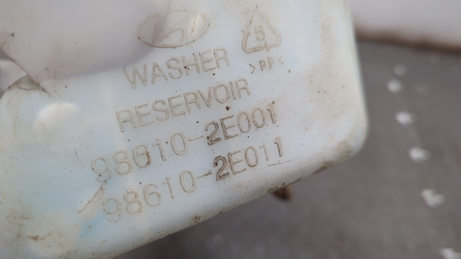 Бачок омывателя лобового стекла