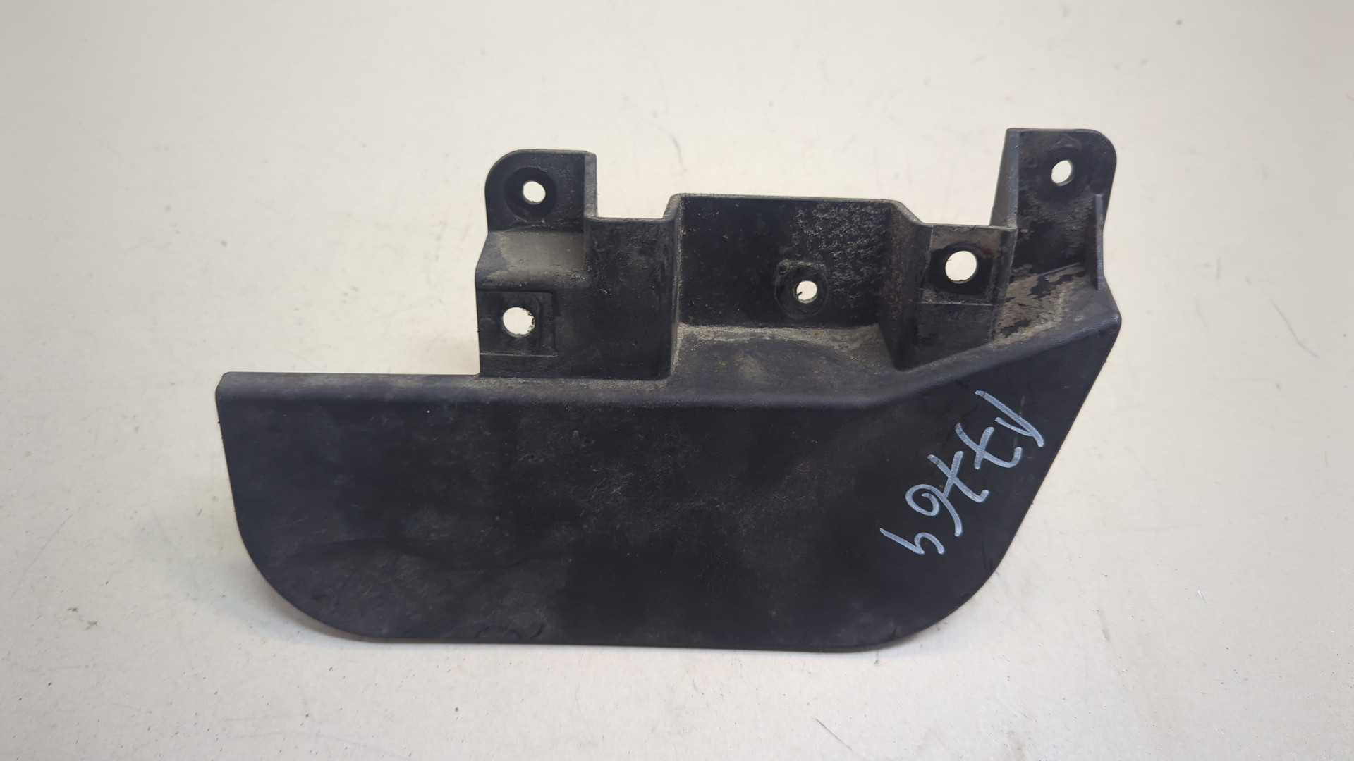 Брызговик задний правый