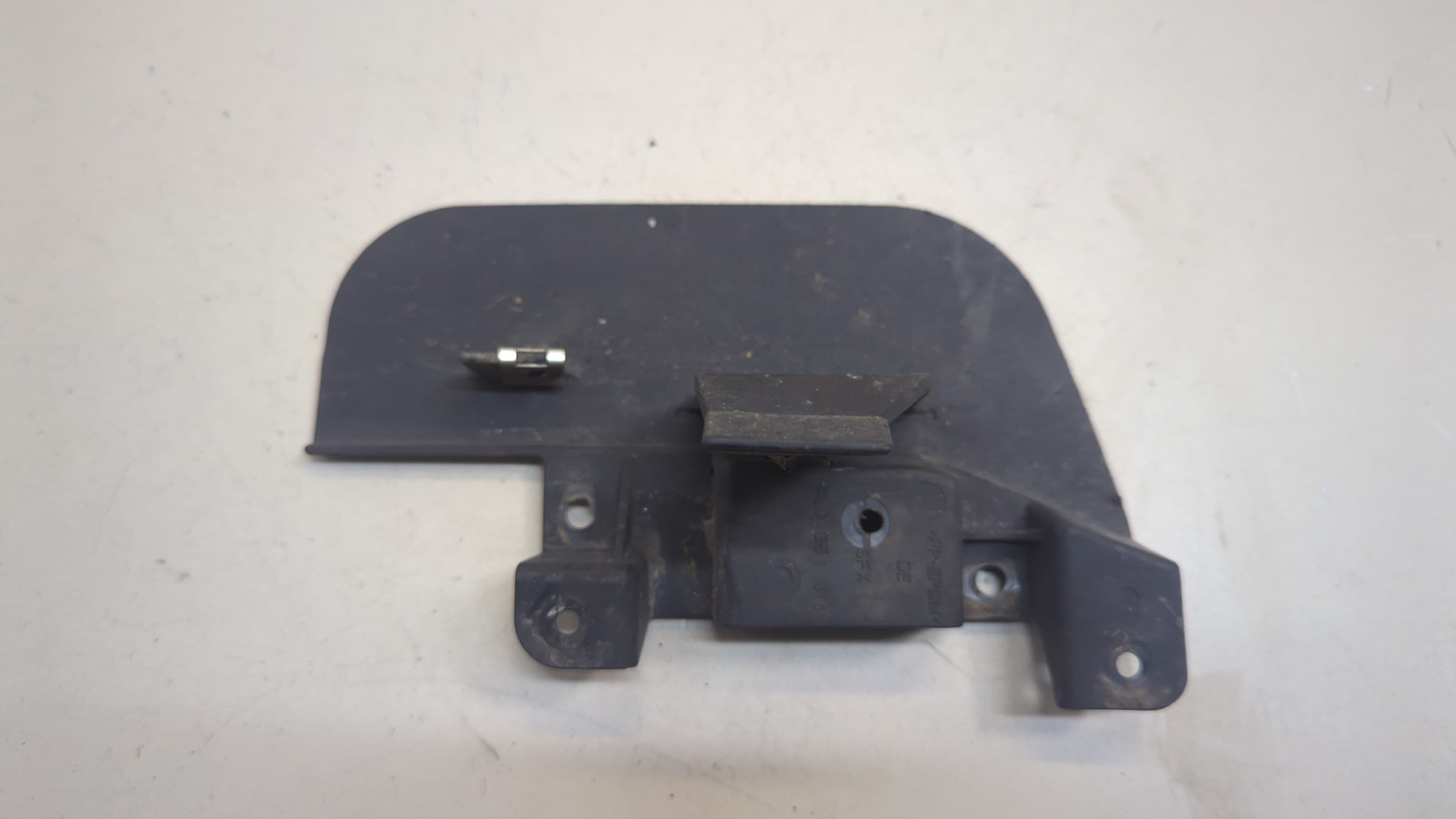 Брызговик задний правый