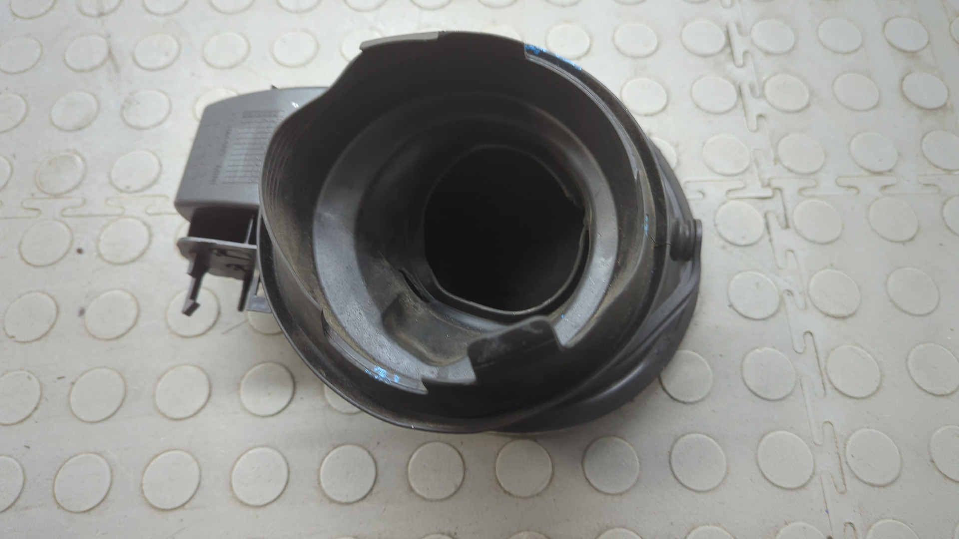 Лючок бензобака