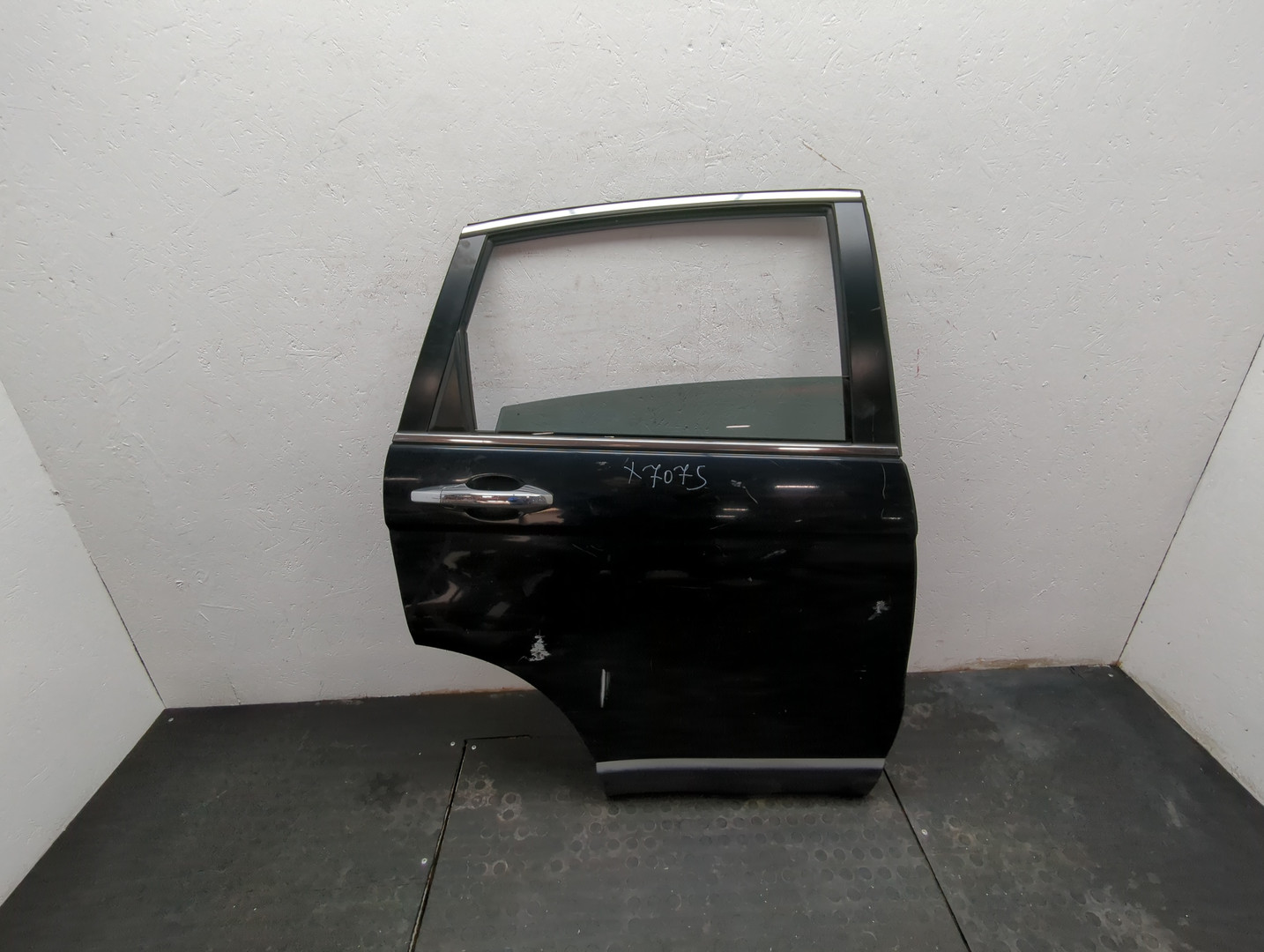 Дверь задняя правая