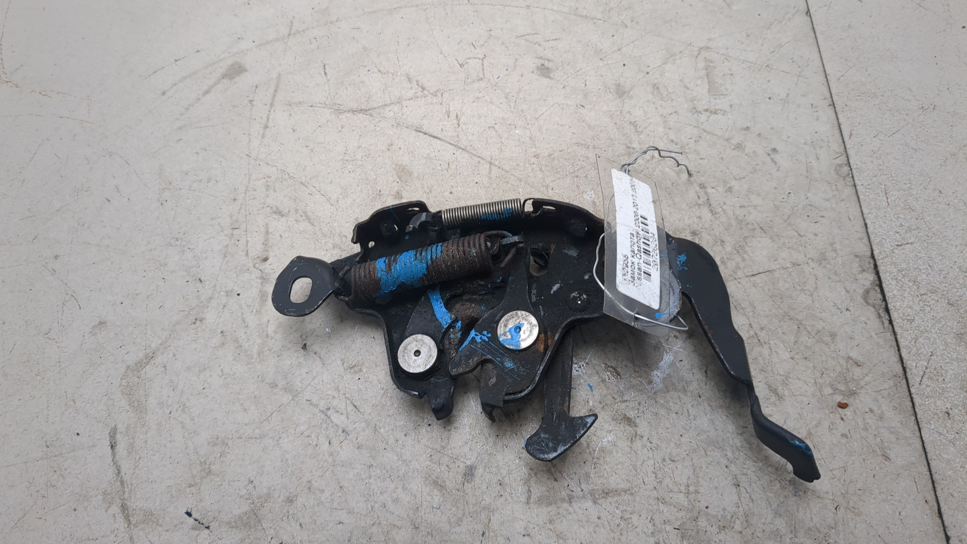 Замок капота