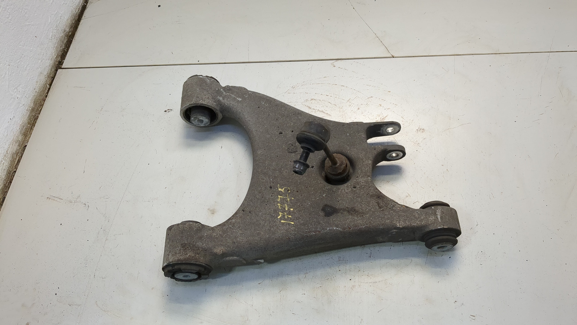 Рычаг задний правый