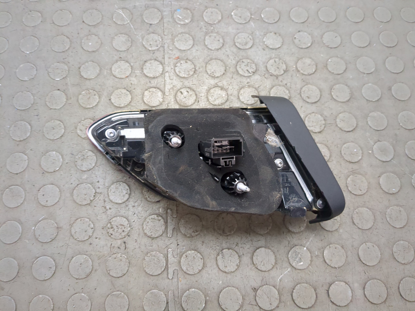 Фонарь задний внутренний правый