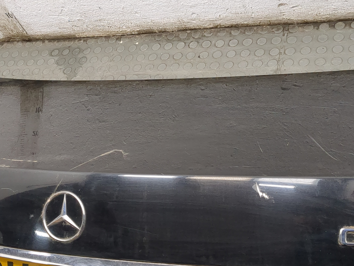 Дверь багажника