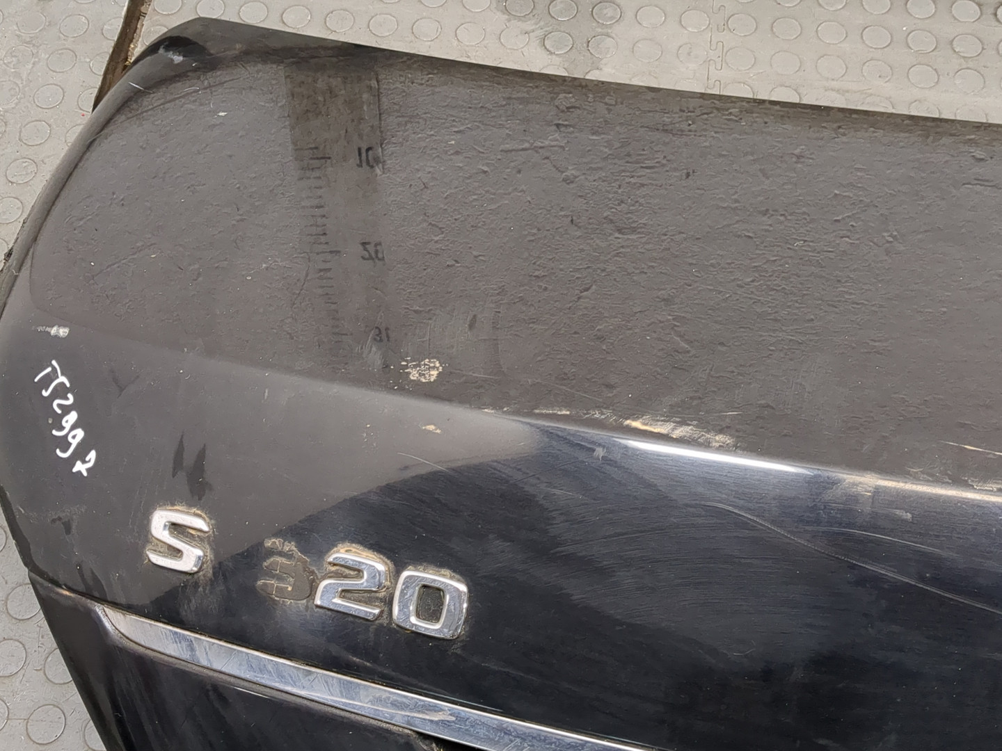 Дверь багажника