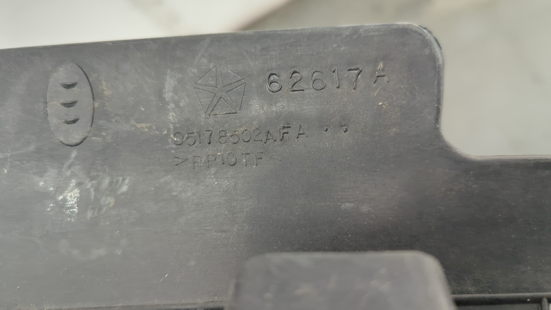 Решетка стеклоочистителей (Жабо)