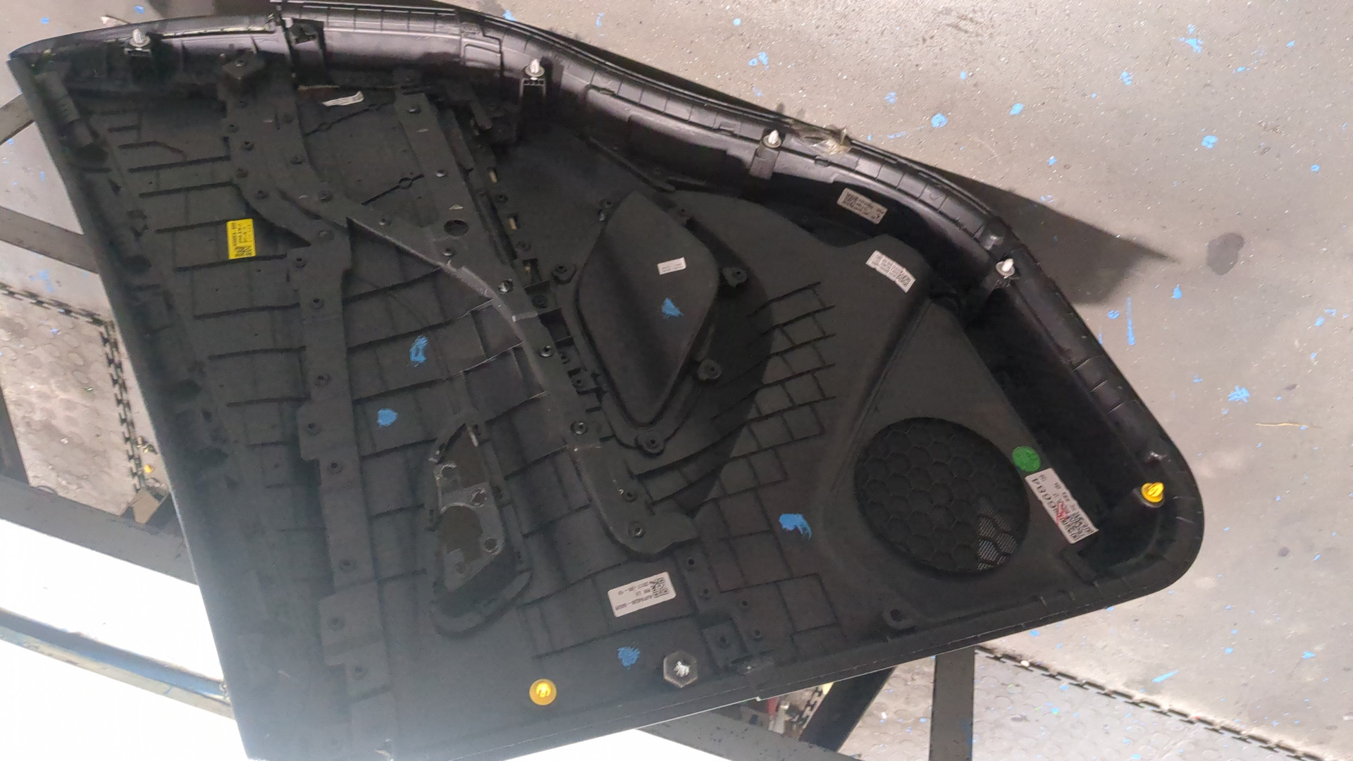 Обшивка двери задней левой