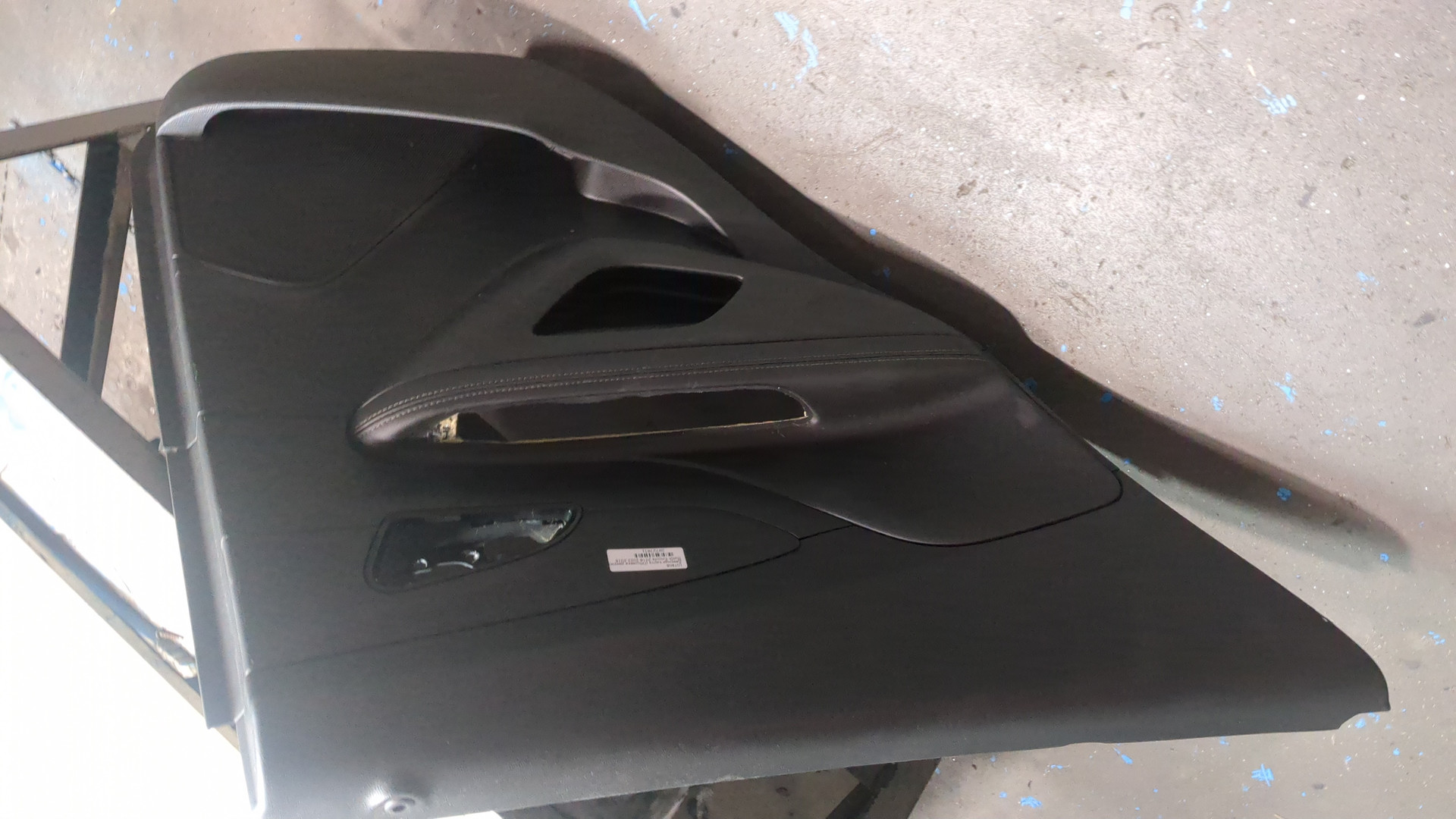 Обшивка двери задней левой