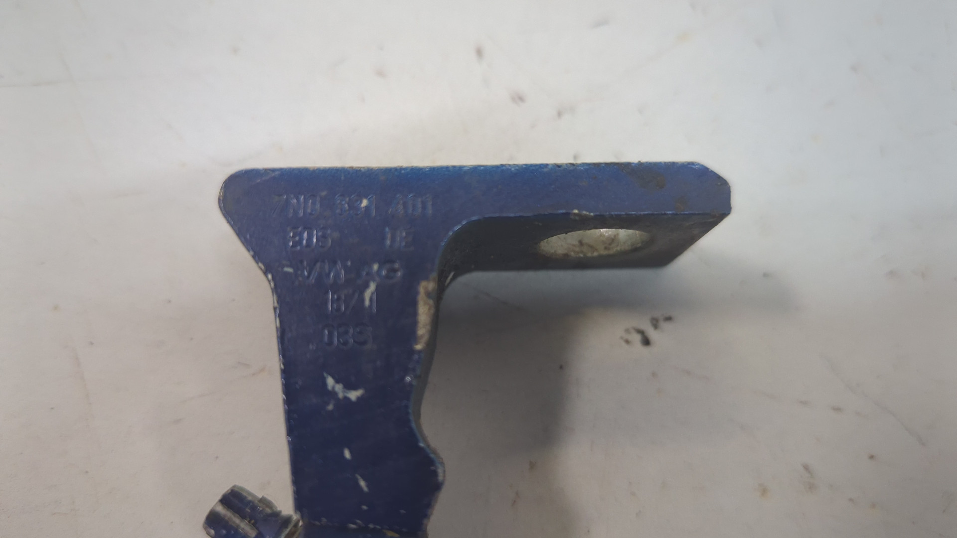 Петля двери