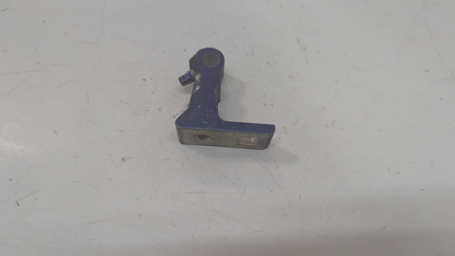 Петля двери