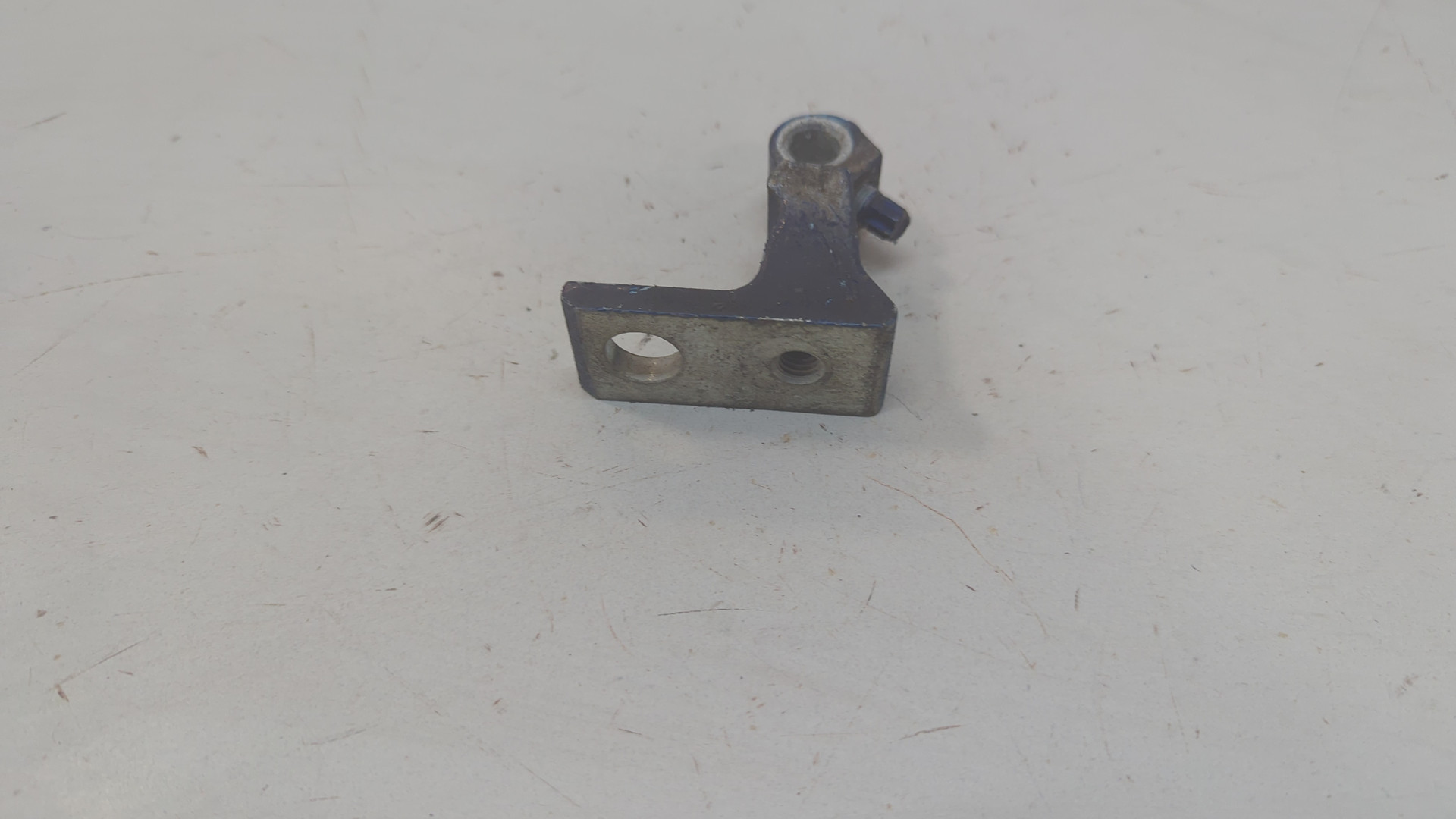 Петля двери