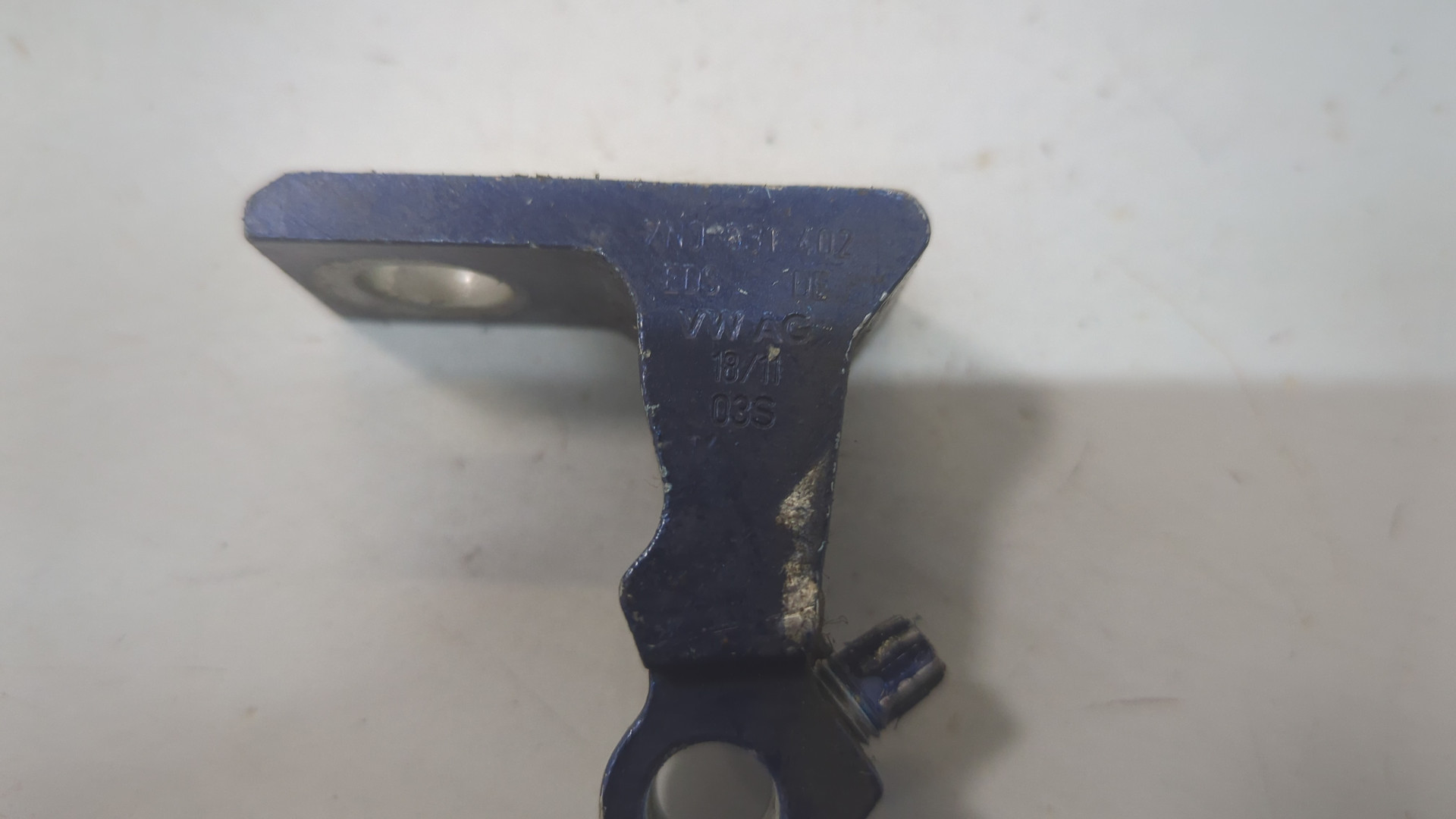 Петля двери