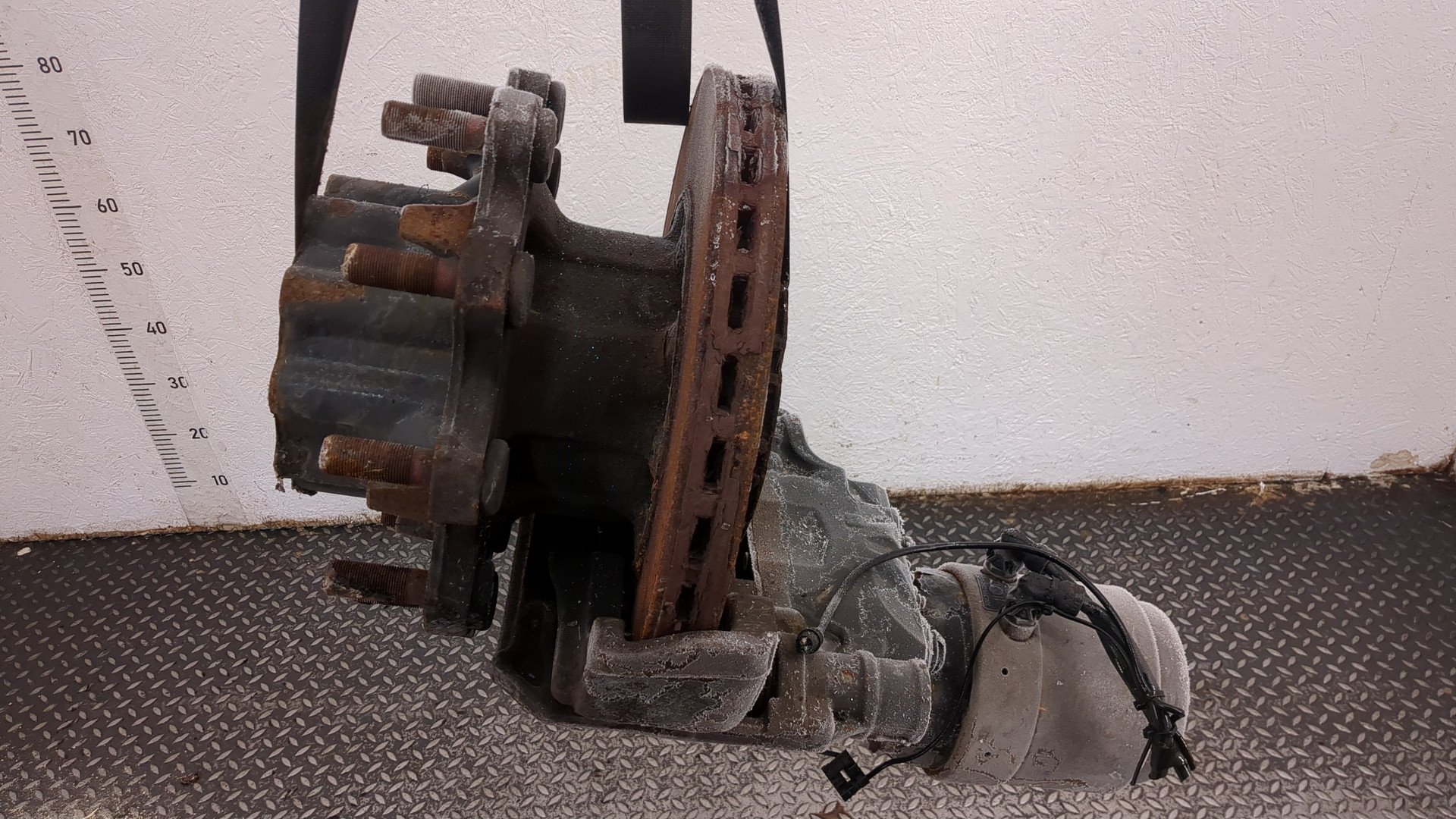 Кулак поворотный задний правый