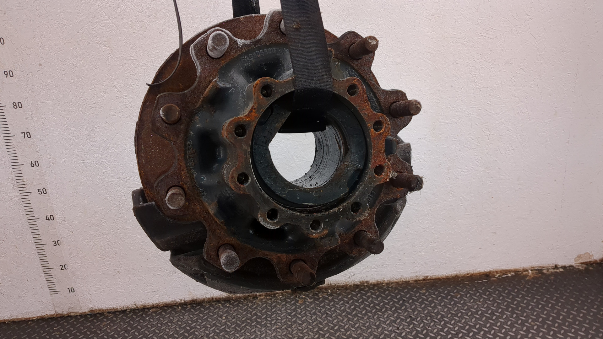 Кулак поворотный задний правый