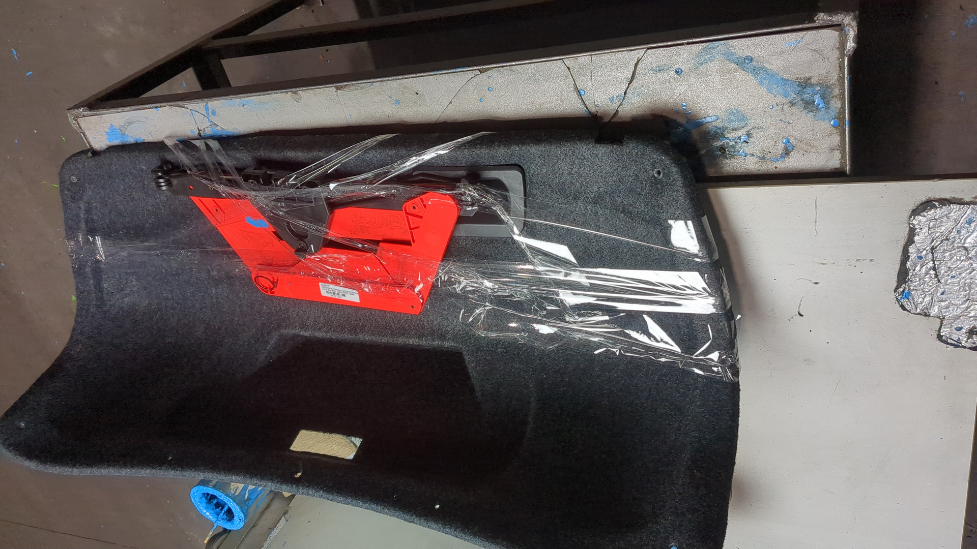 Обшивка двери багажника