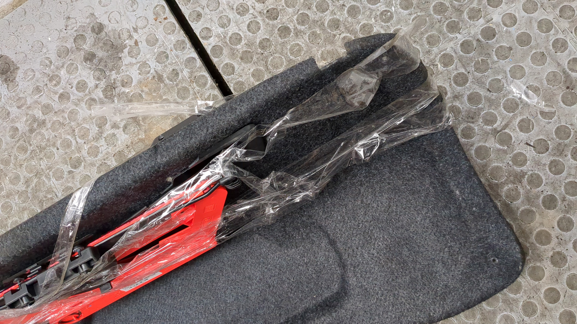 Обшивка двери багажника