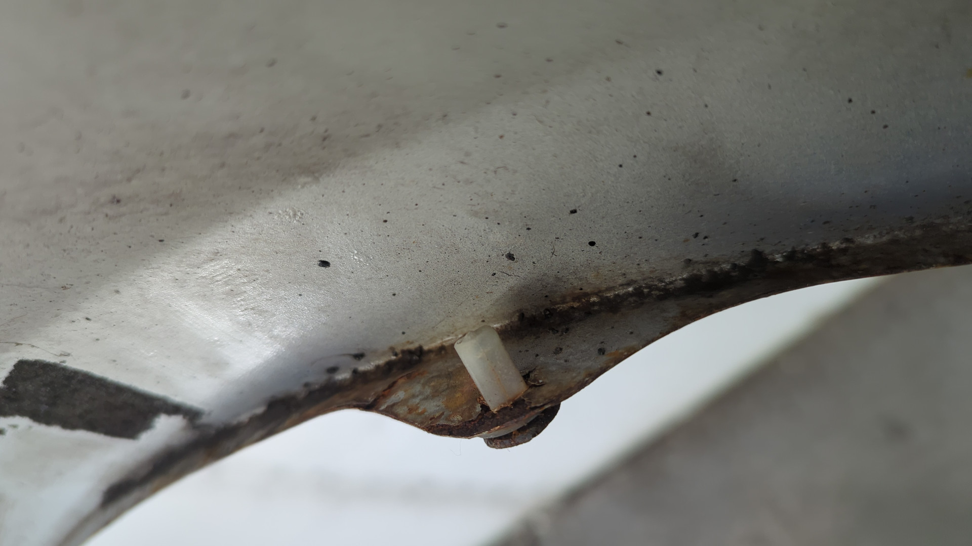 Крыло переднее правое