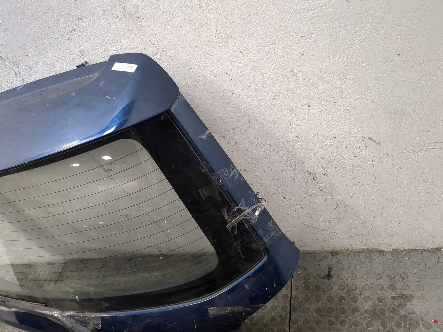 Дверь багажника