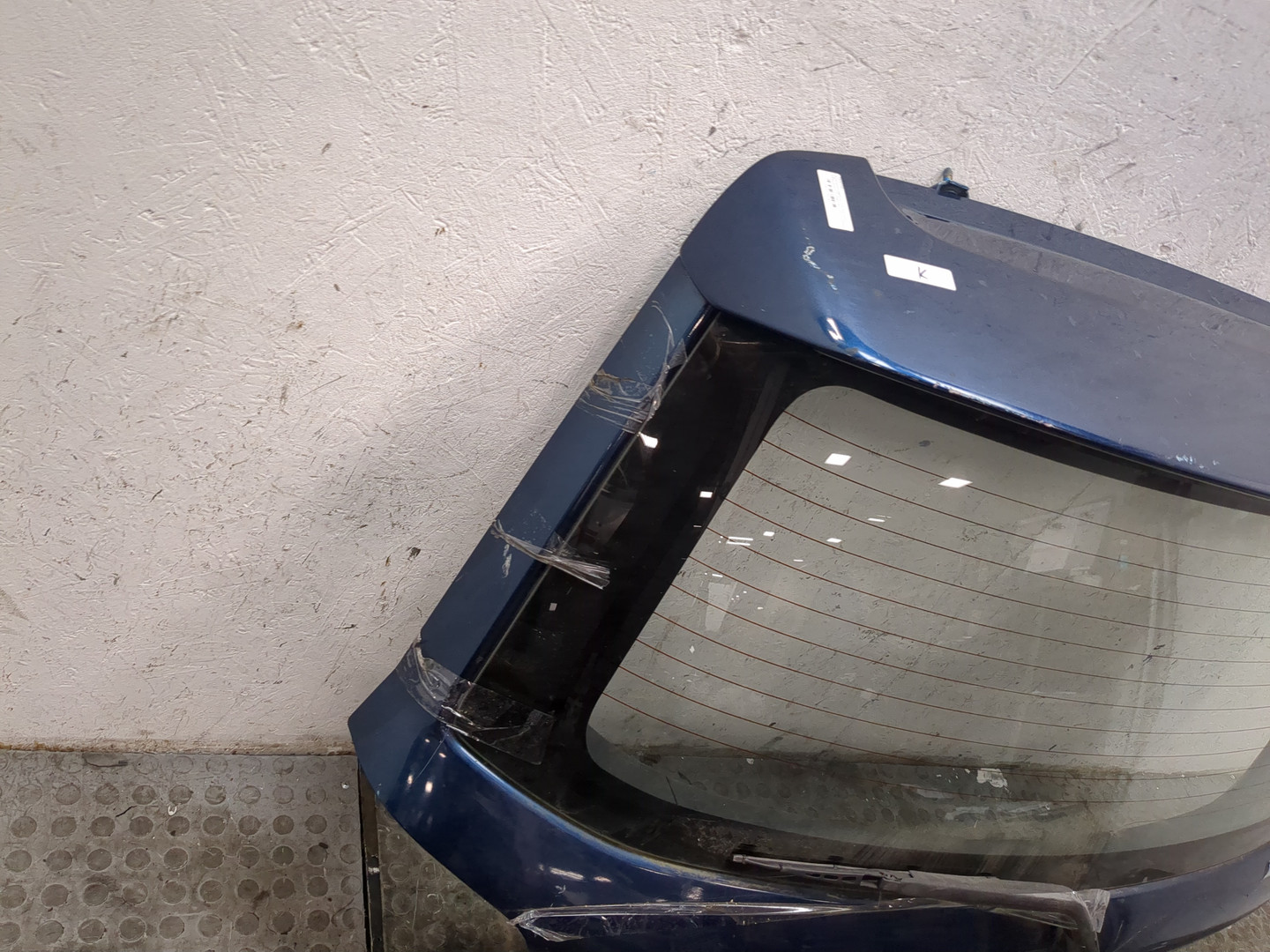 Дверь багажника