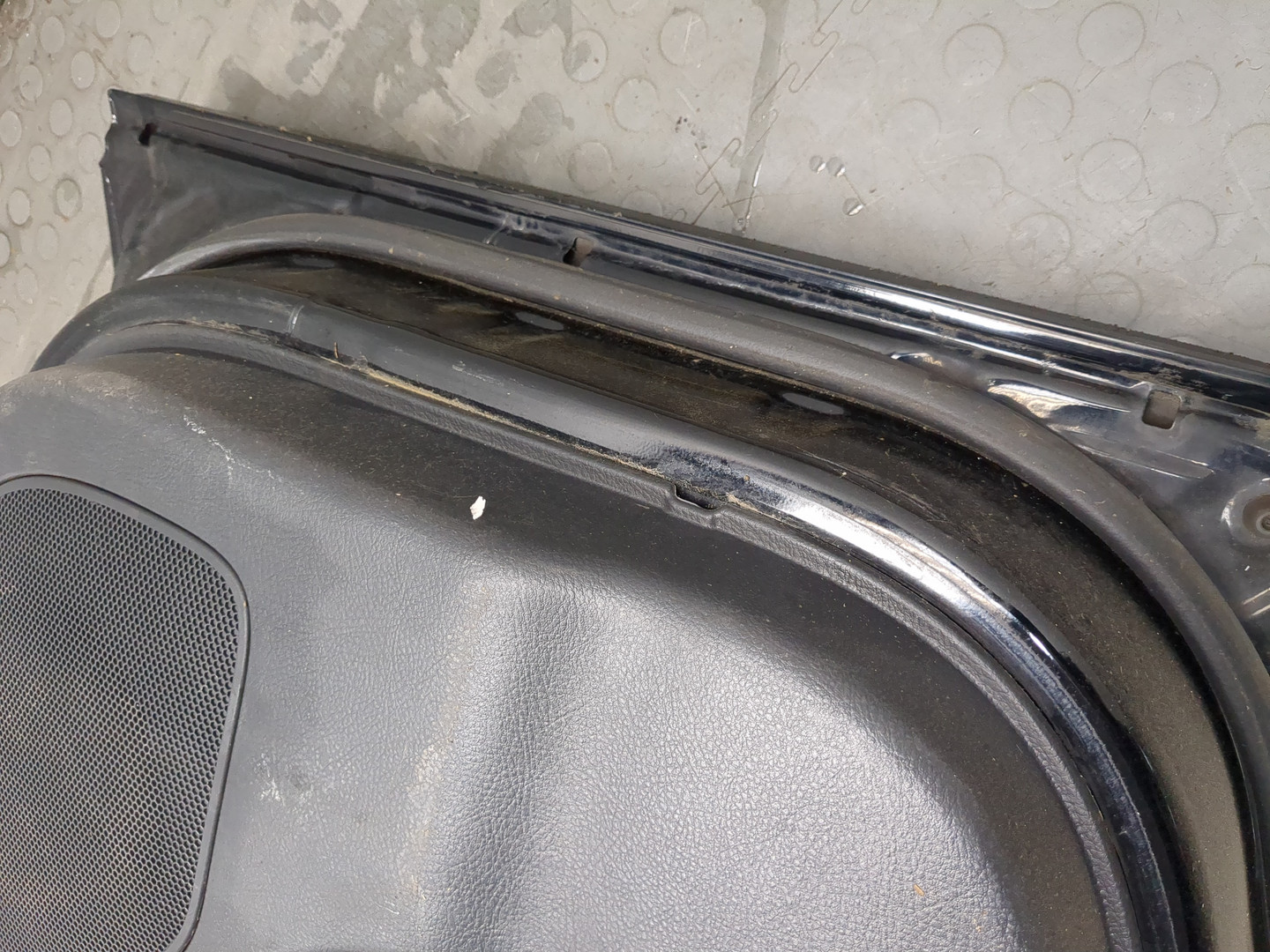 Дверь задняя левая