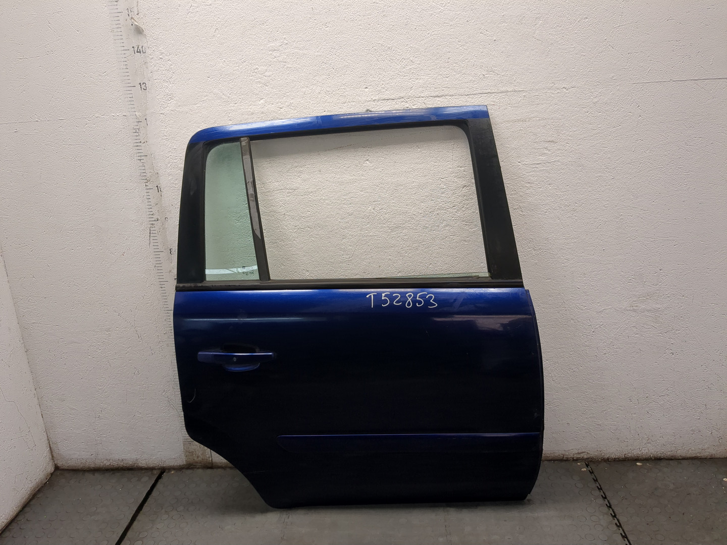 Дверь задняя правая