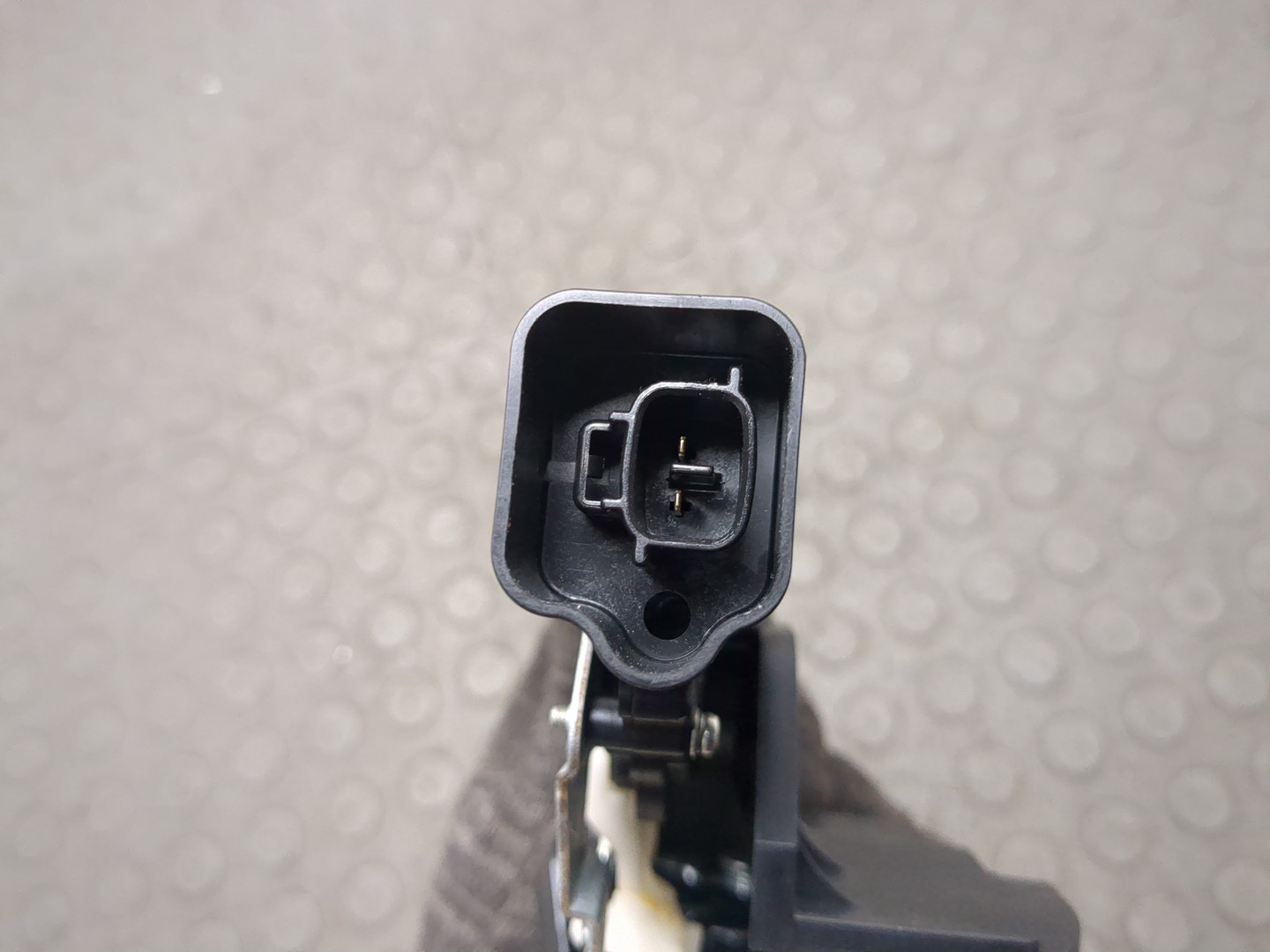 Замок багажника