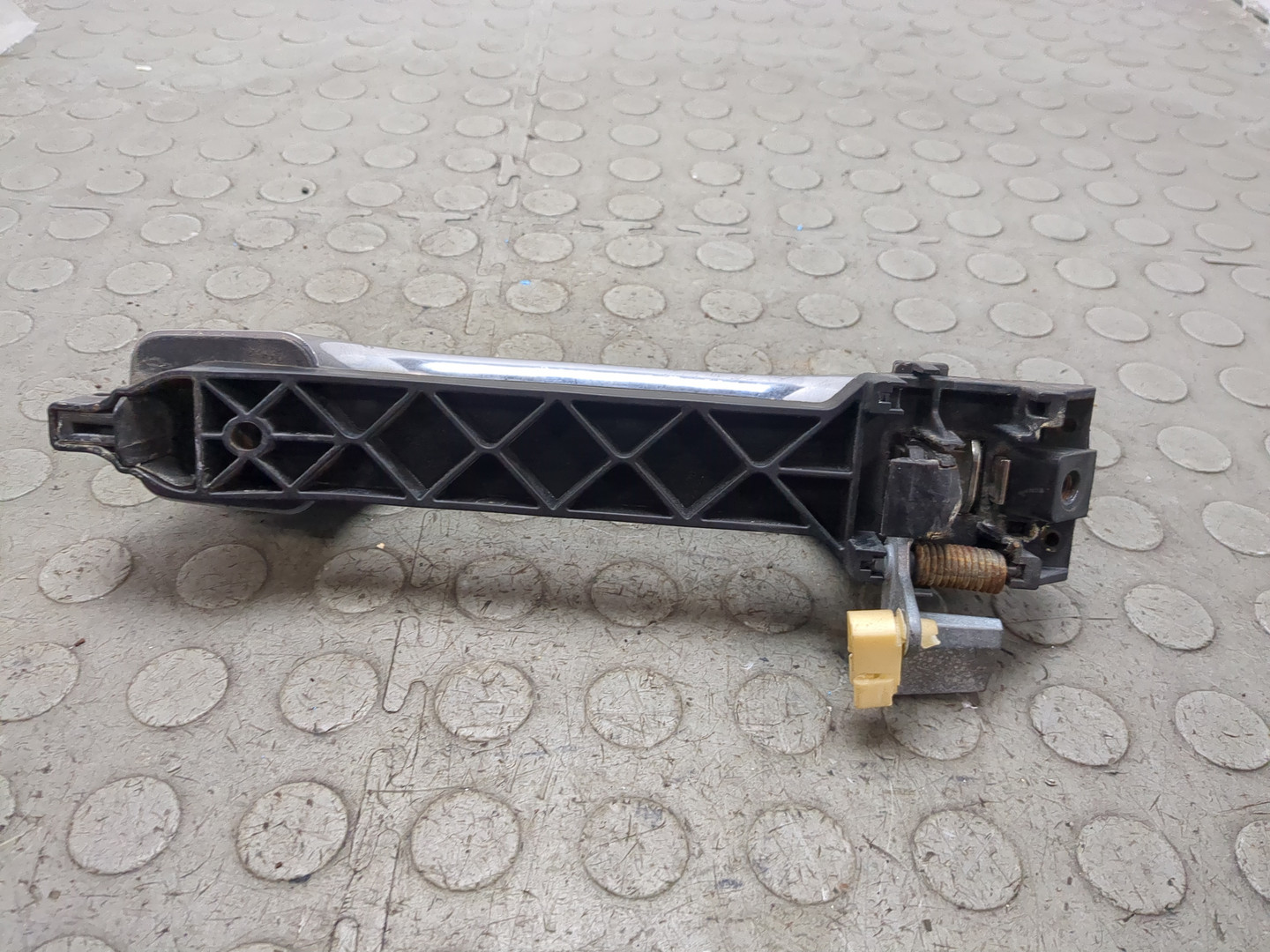 Ручка двери багажника наружная