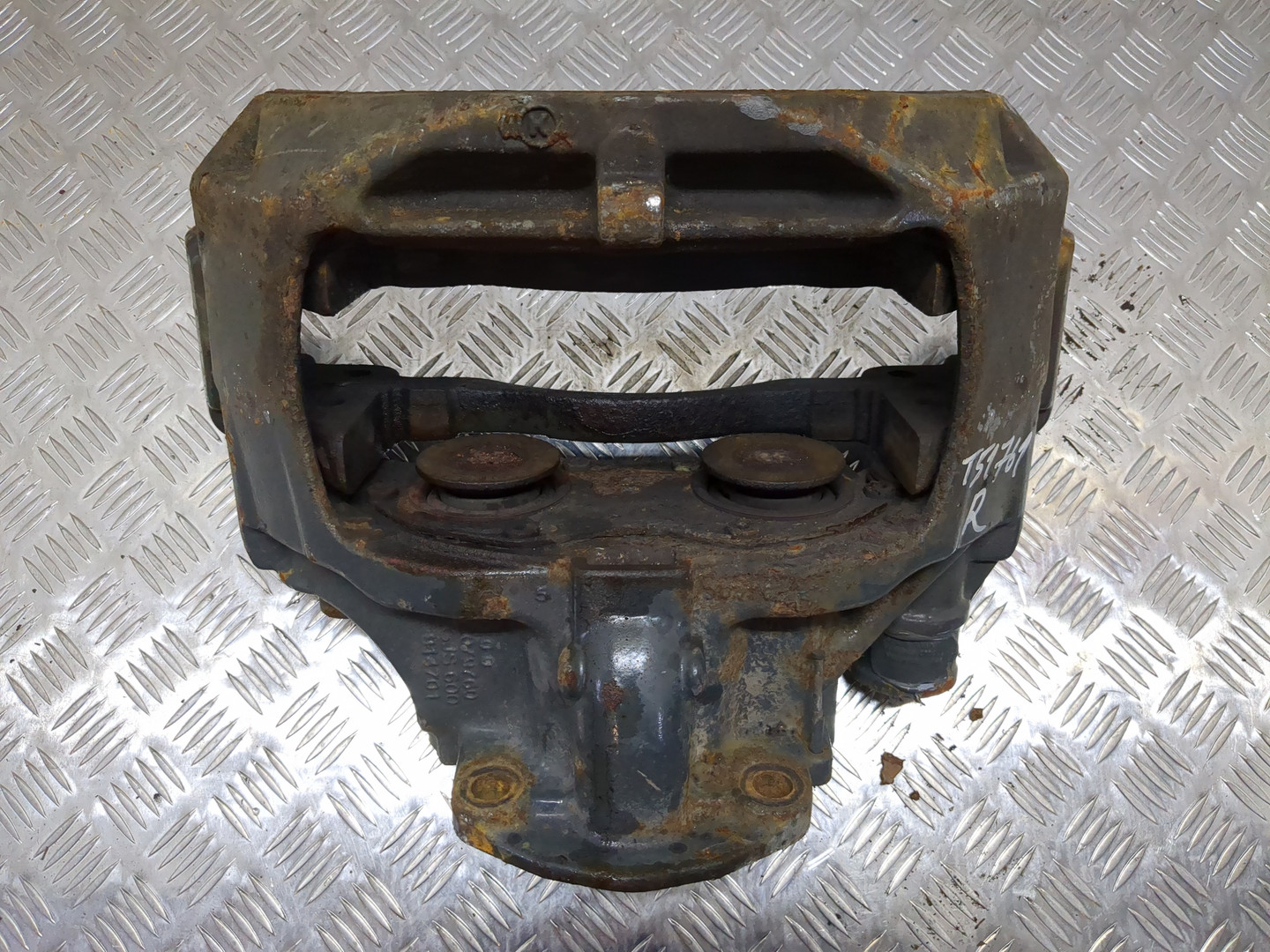 Суппорт передний правый