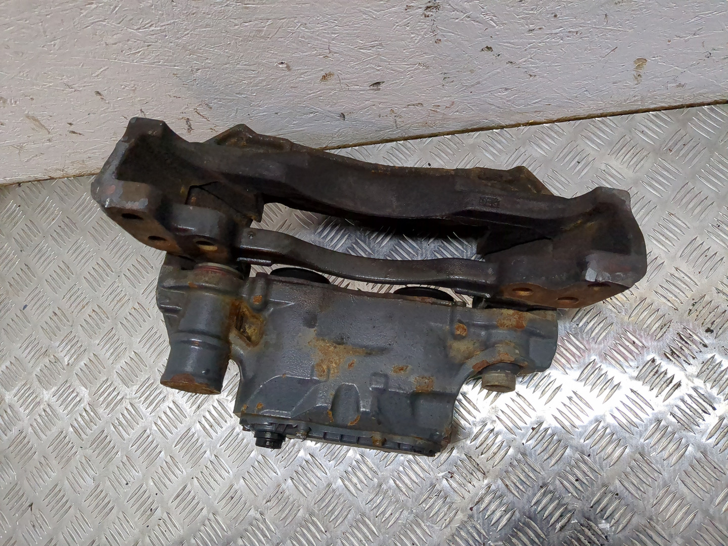 Суппорт передний правый