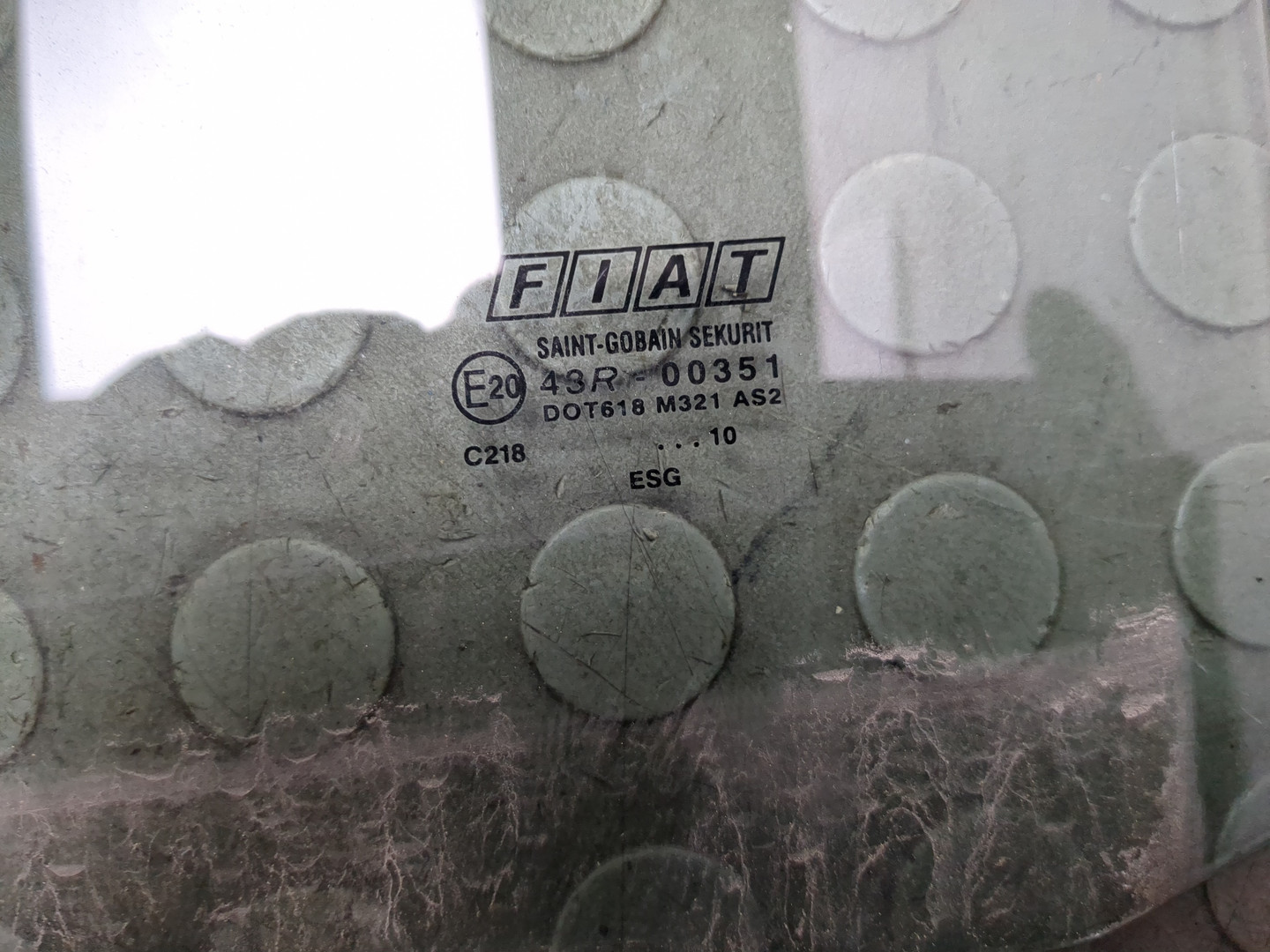 Стекло двери задней левой