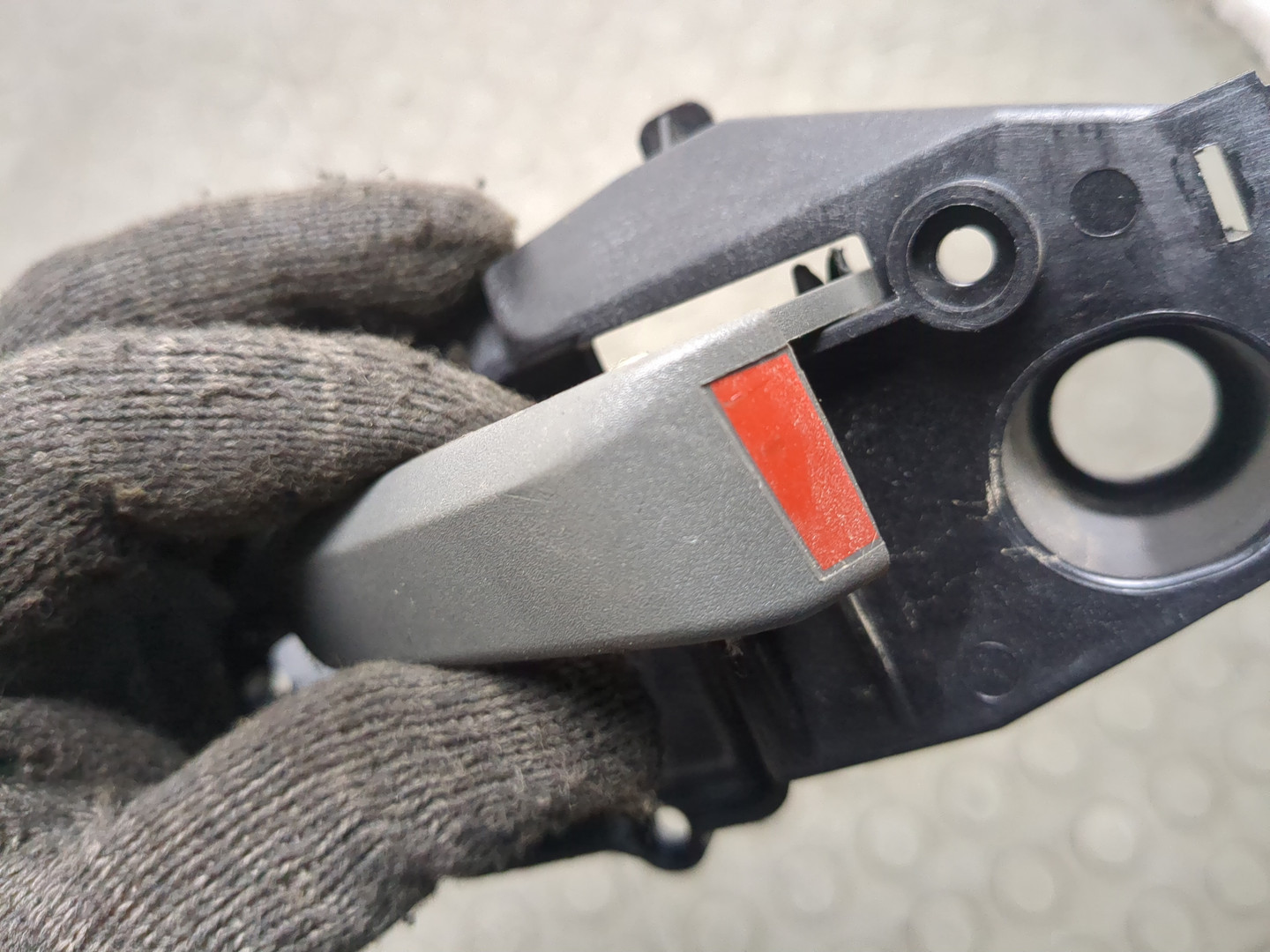 Ручка двери задней внутренняя левая