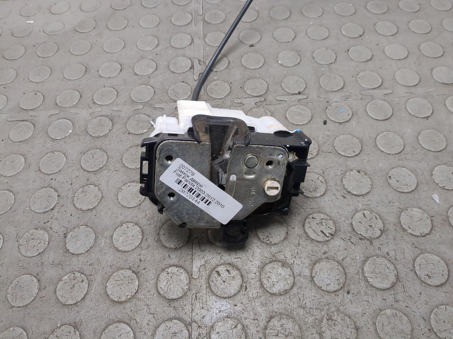 Замок двери задней левой