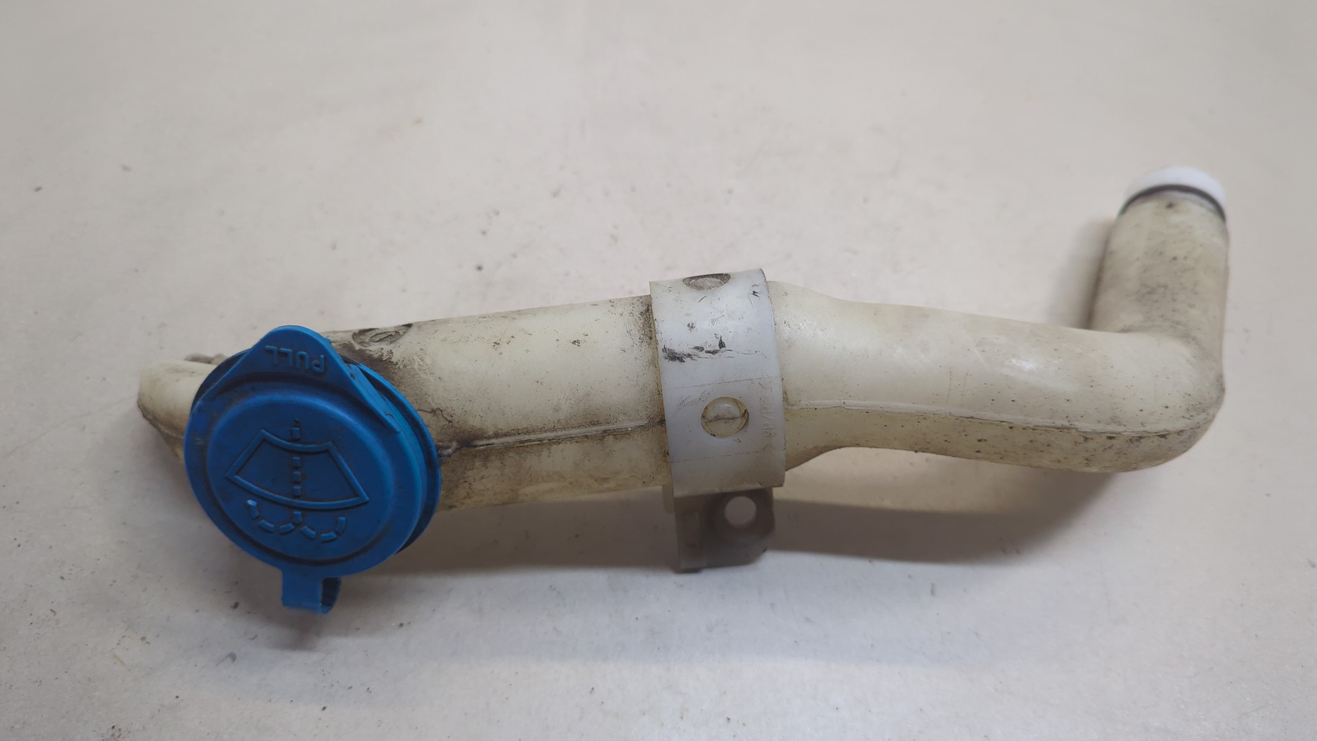 Горловина бачка омывателя