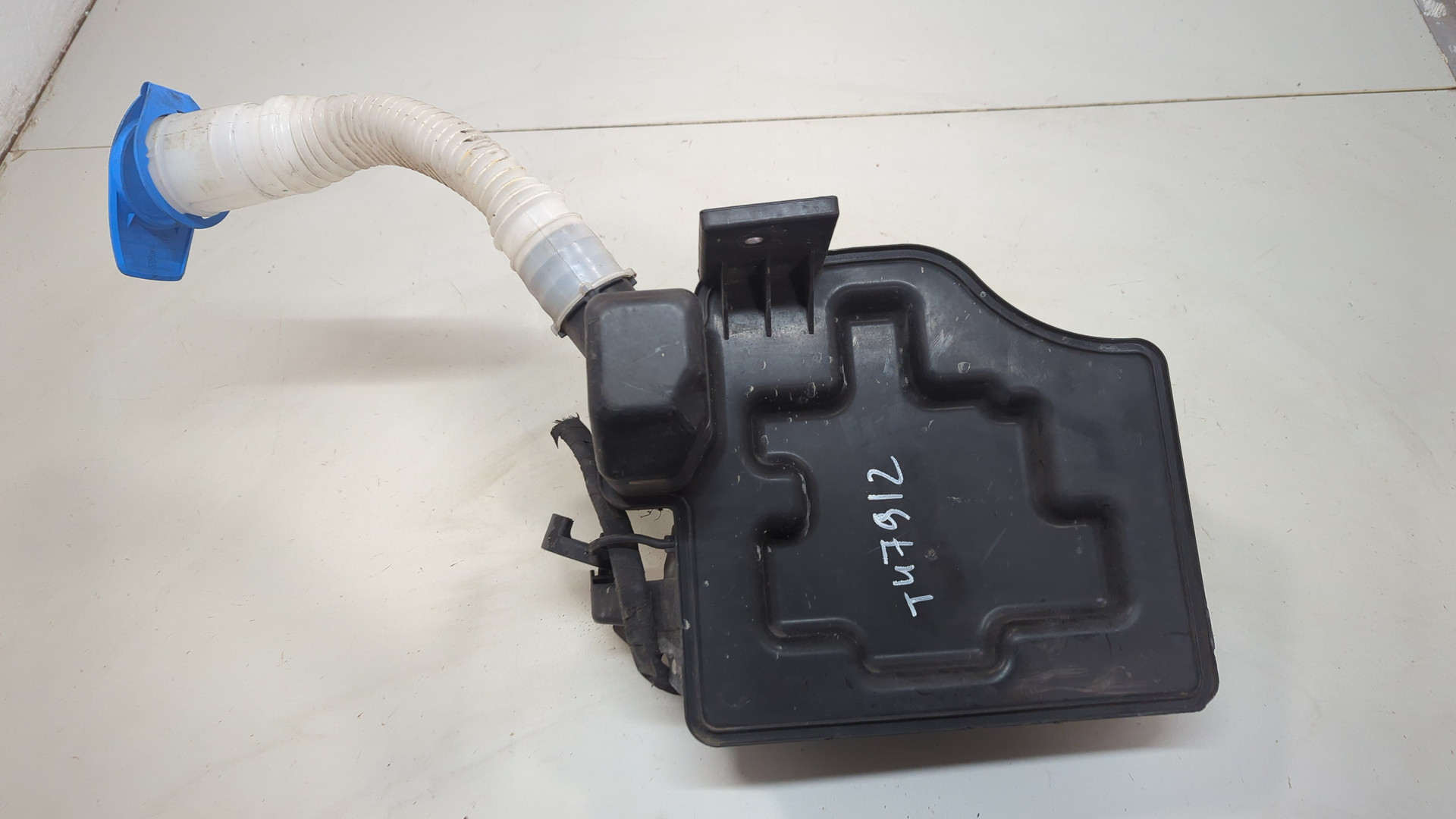 Бачок омывателя лобового стекла