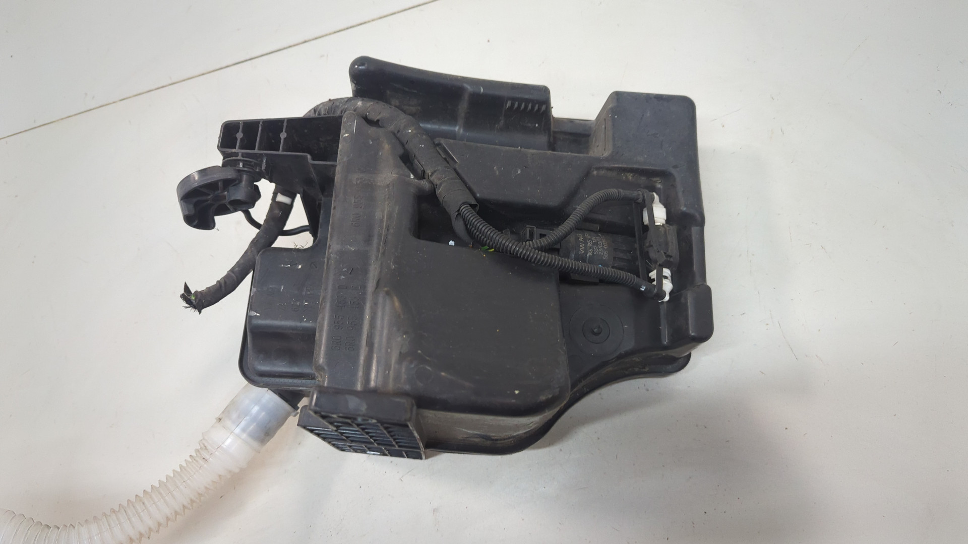 Бачок омывателя лобового стекла