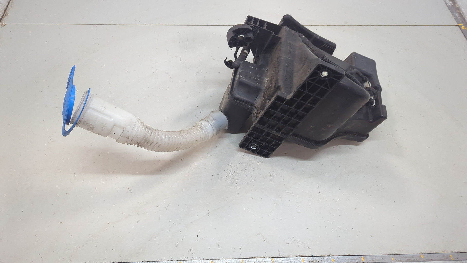 Бачок омывателя лобового стекла