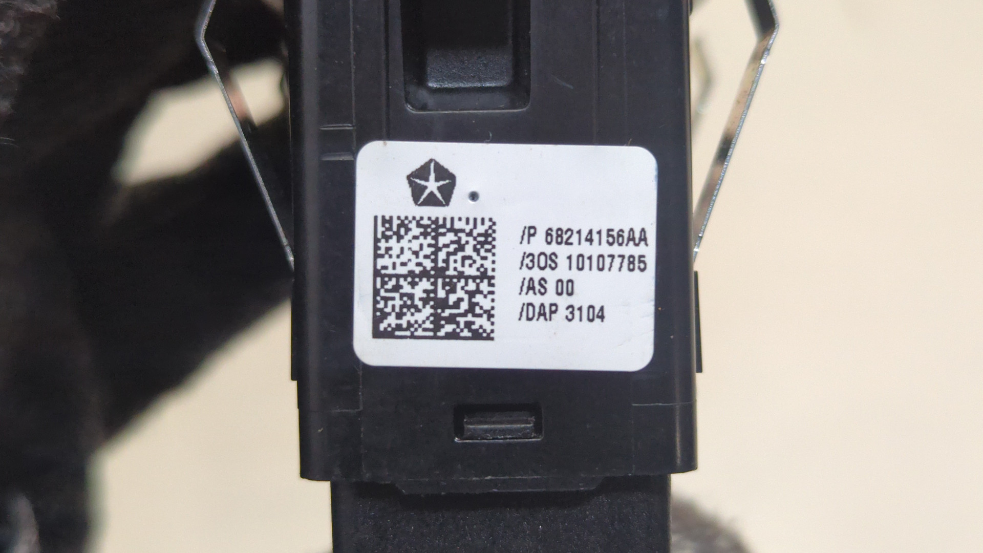 Кнопка стеклоподъемника