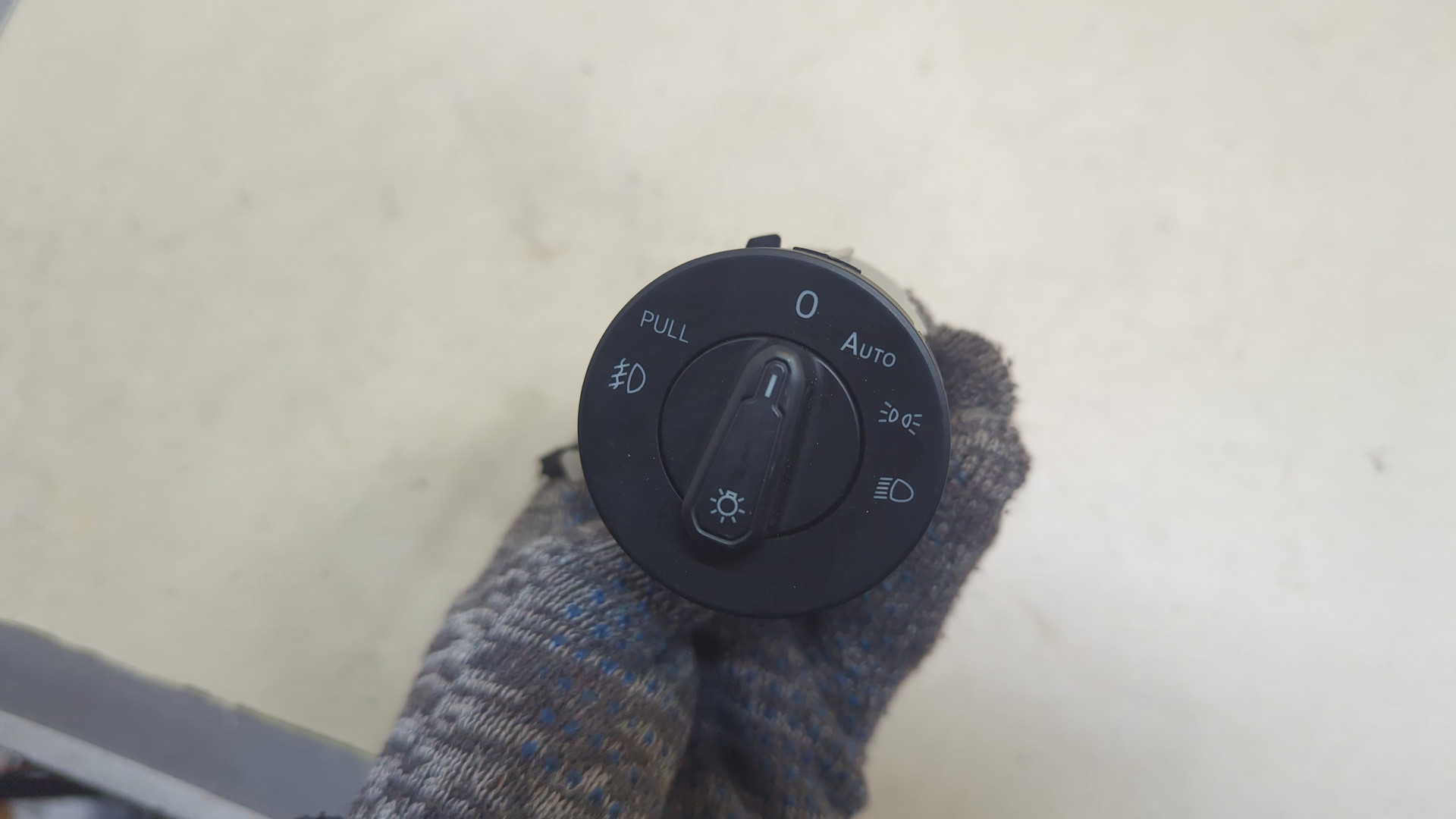 Переключатель света фар