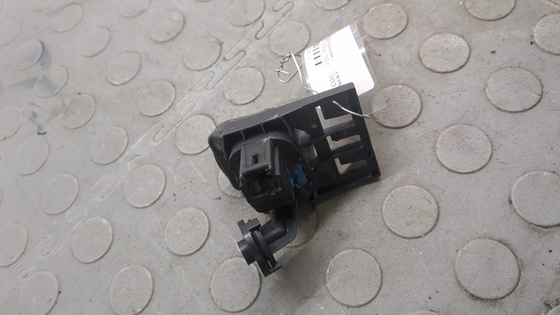 Кнопка открывания багажника