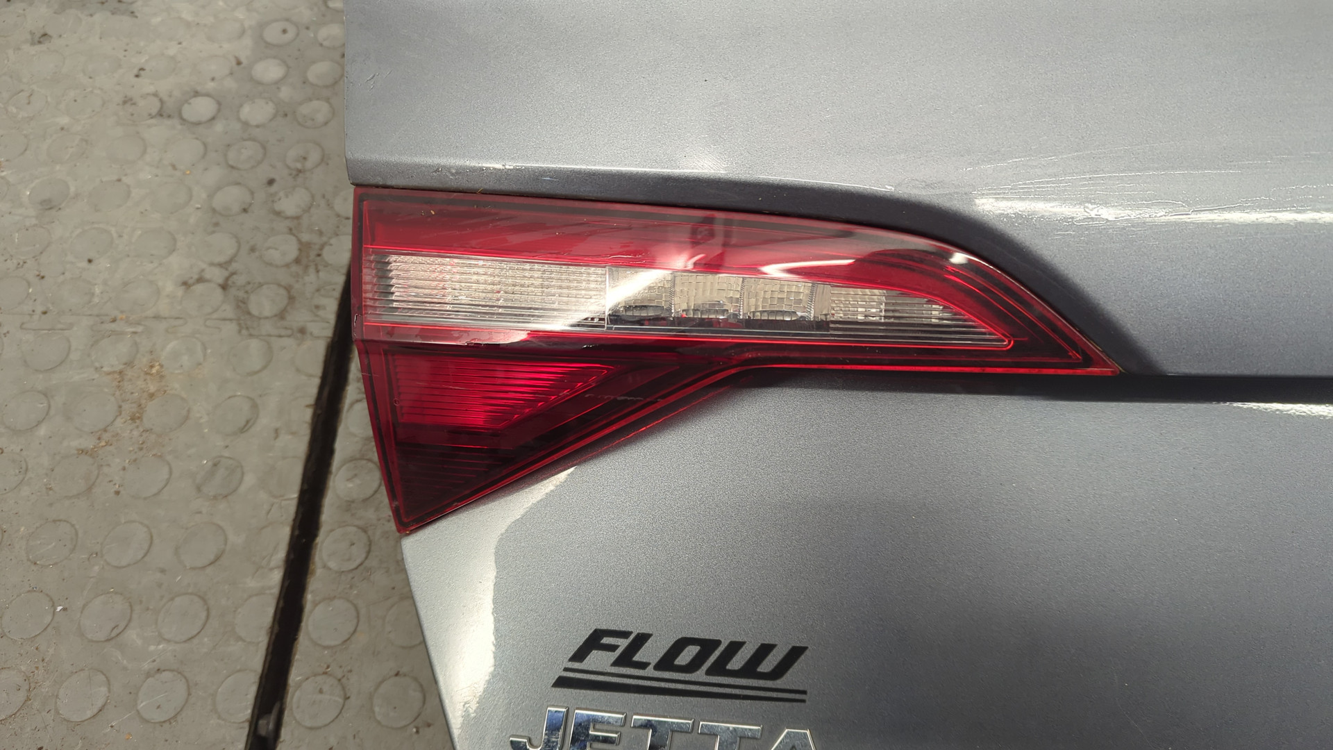 Дверь багажника