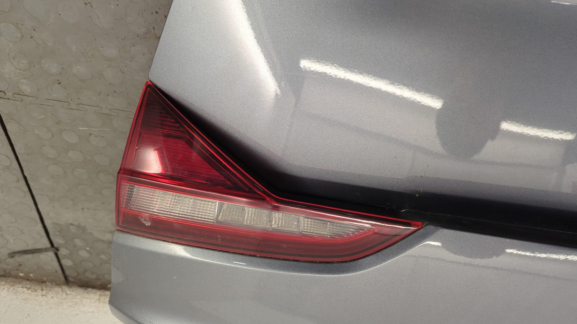 Дверь багажника