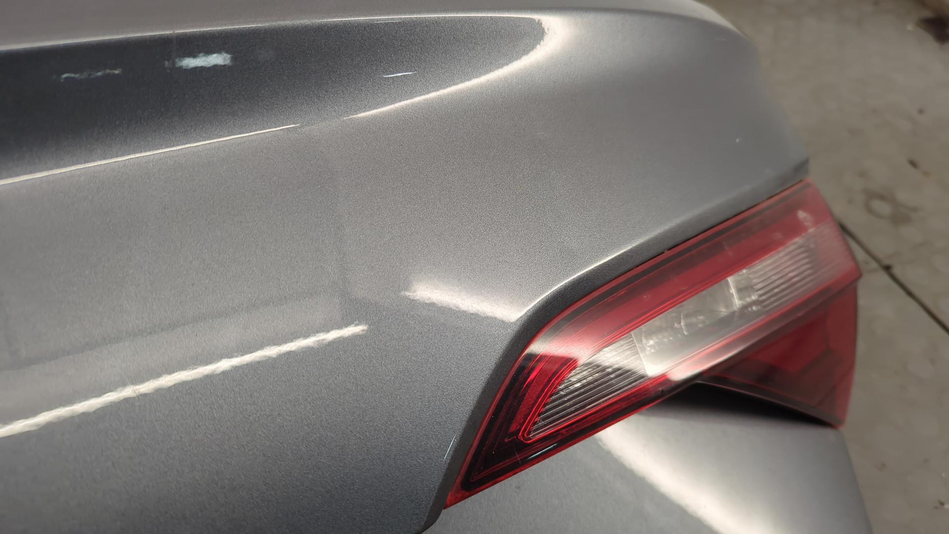 Дверь багажника