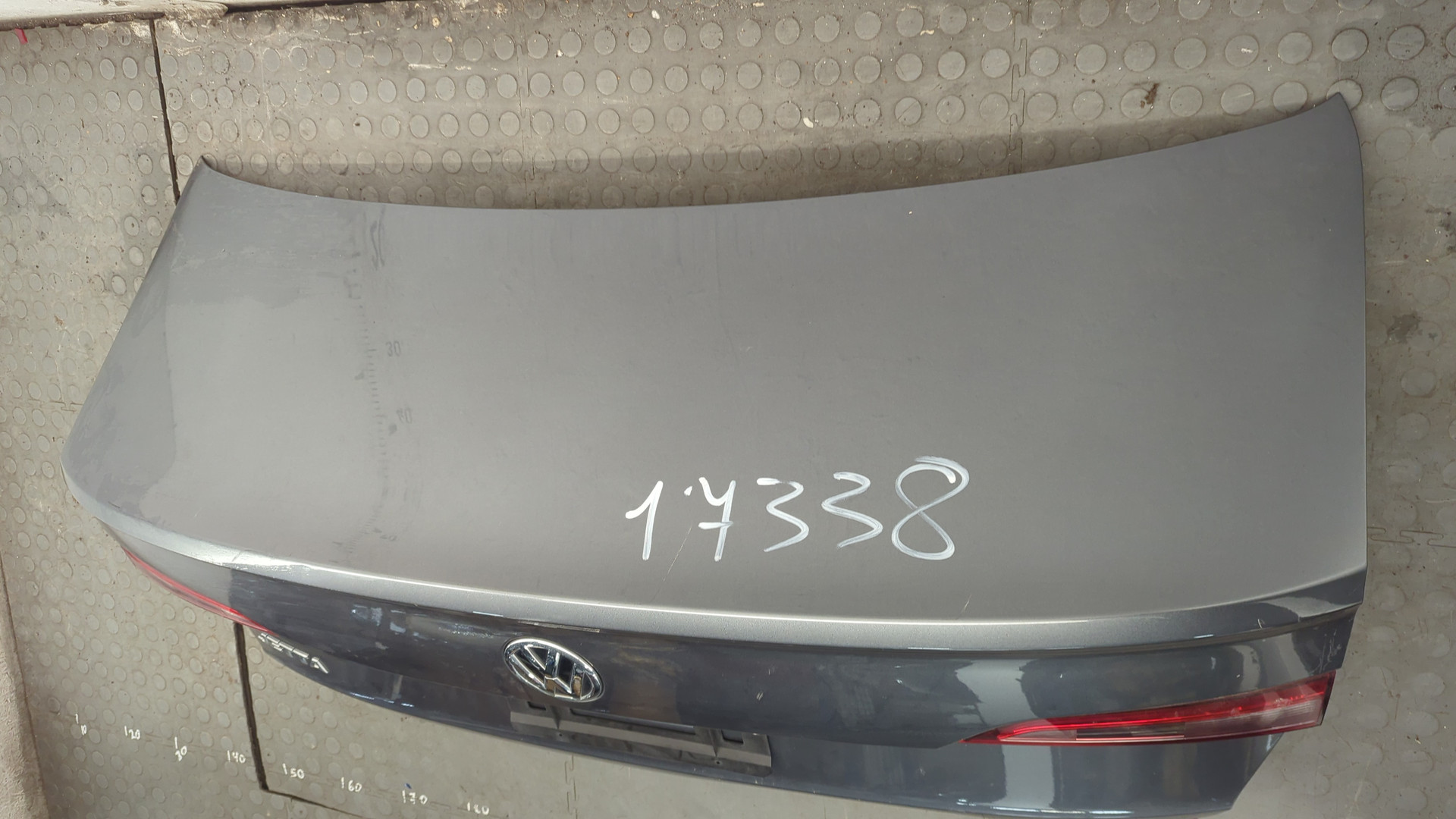 Дверь багажника