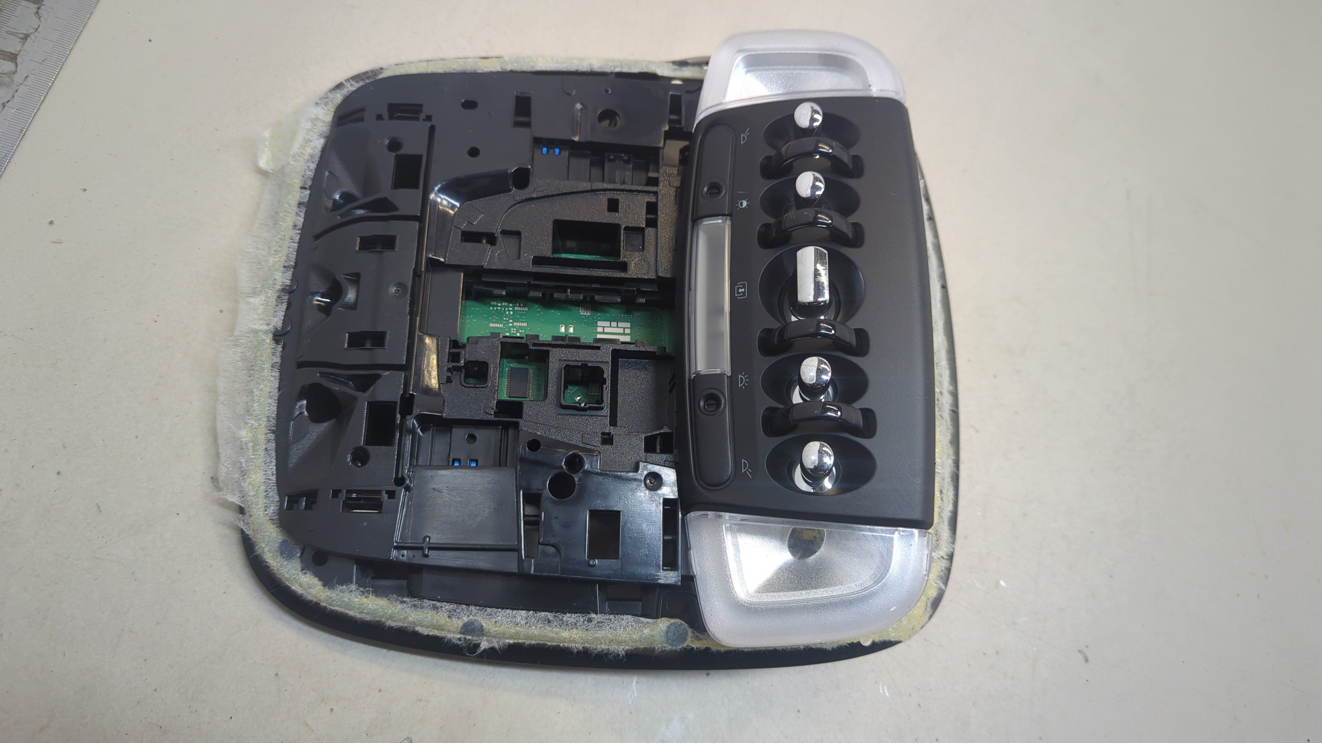 Плафон салонный