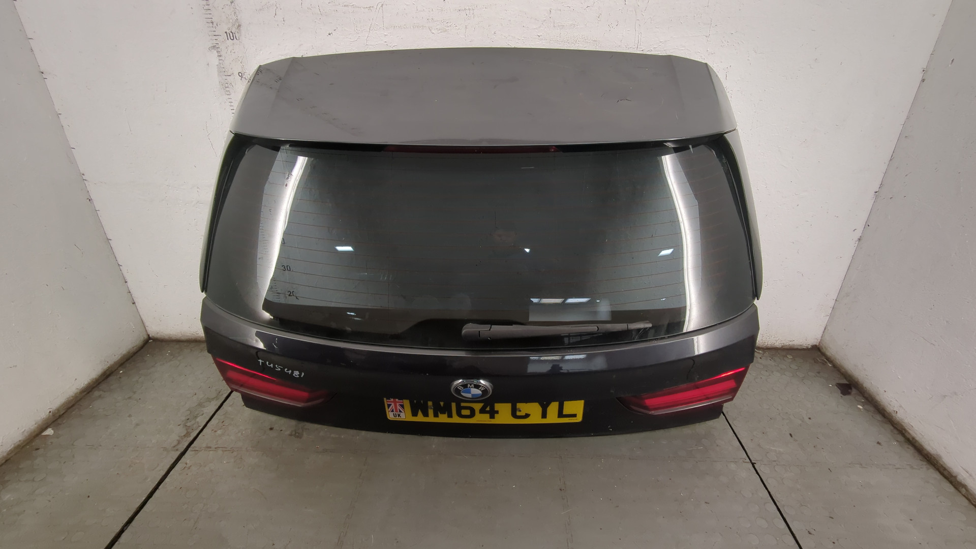 Дверь багажника