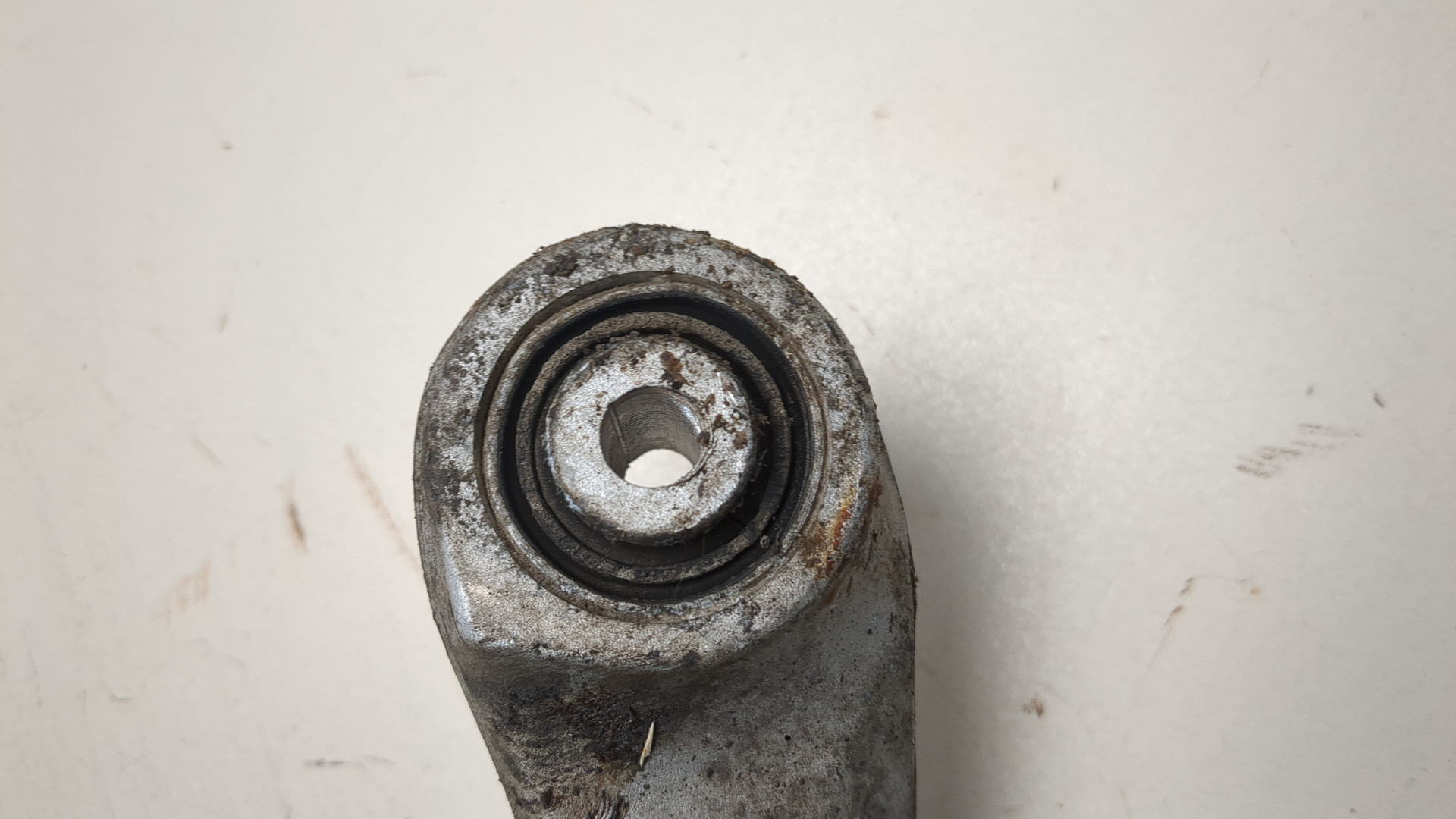 Рычаг задний правый