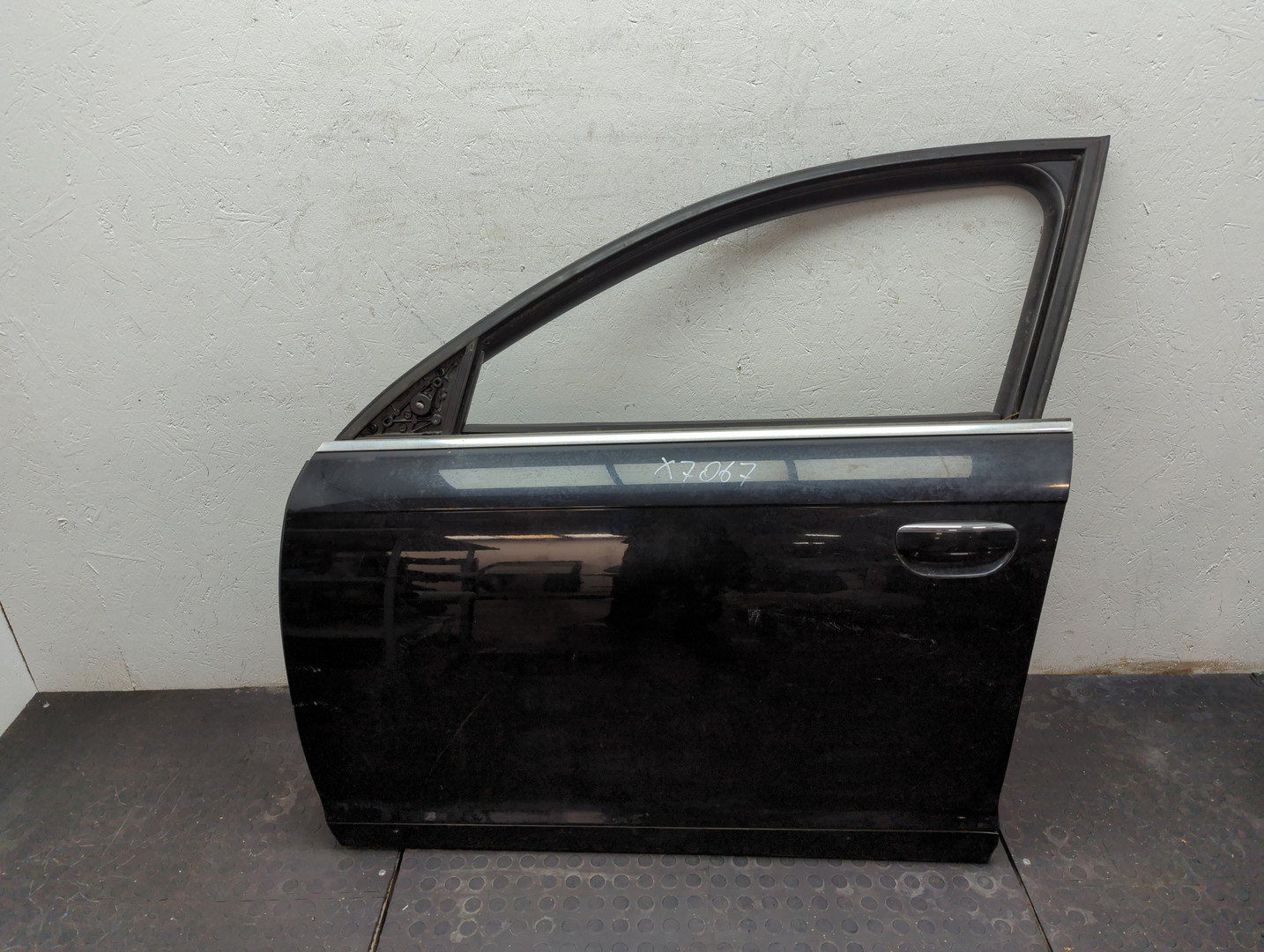 Дверь передняя левая
