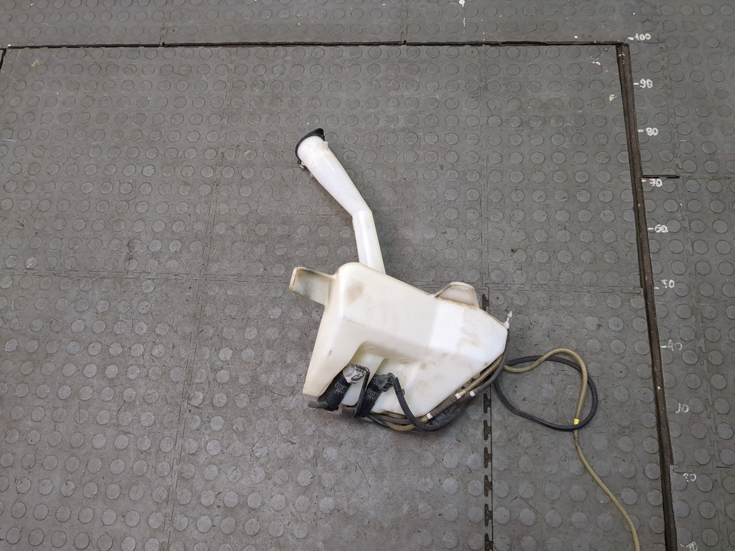 Бачок омывателя лобового стекла